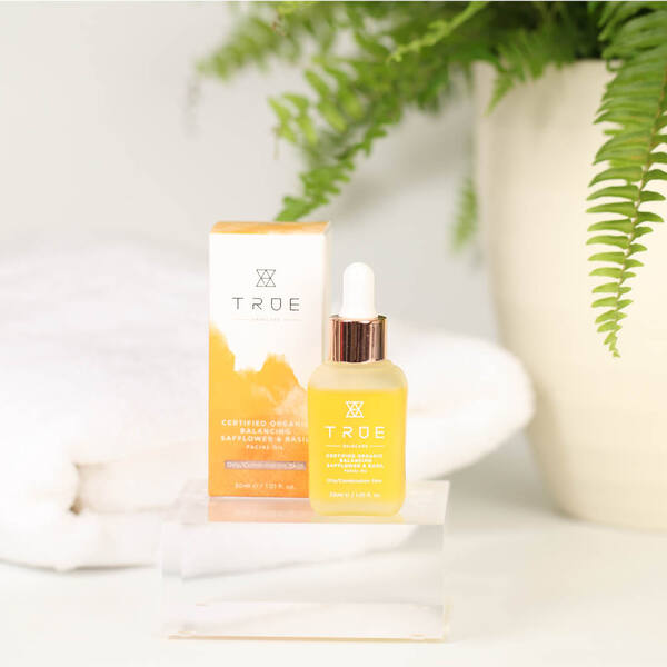 TRUE Skincare Balancerende gezichtsolie met saffloer en basilicum 30 ml