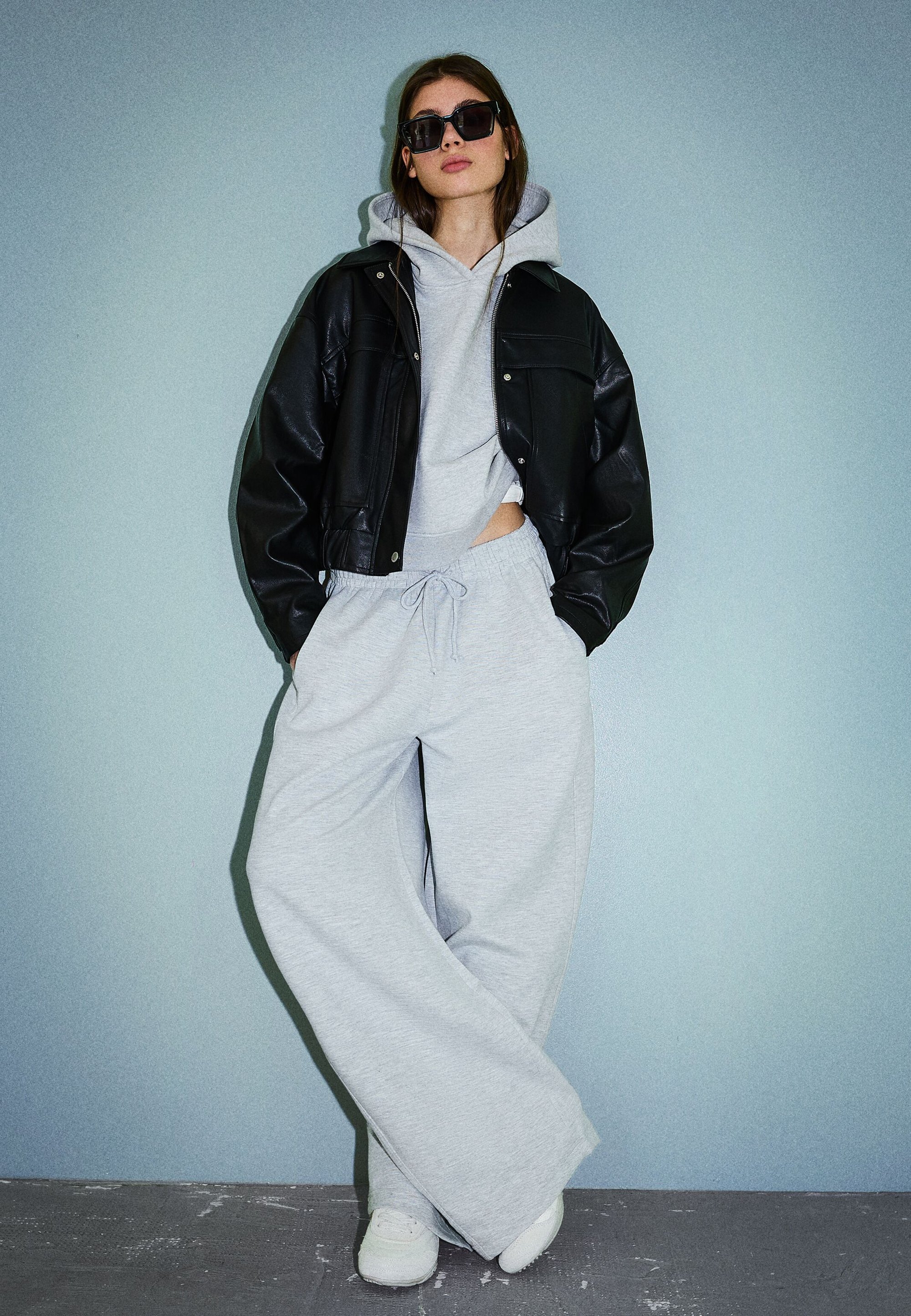 Bershka PLUSH BARREL - Pantaloni della tuta - grigio chiaro