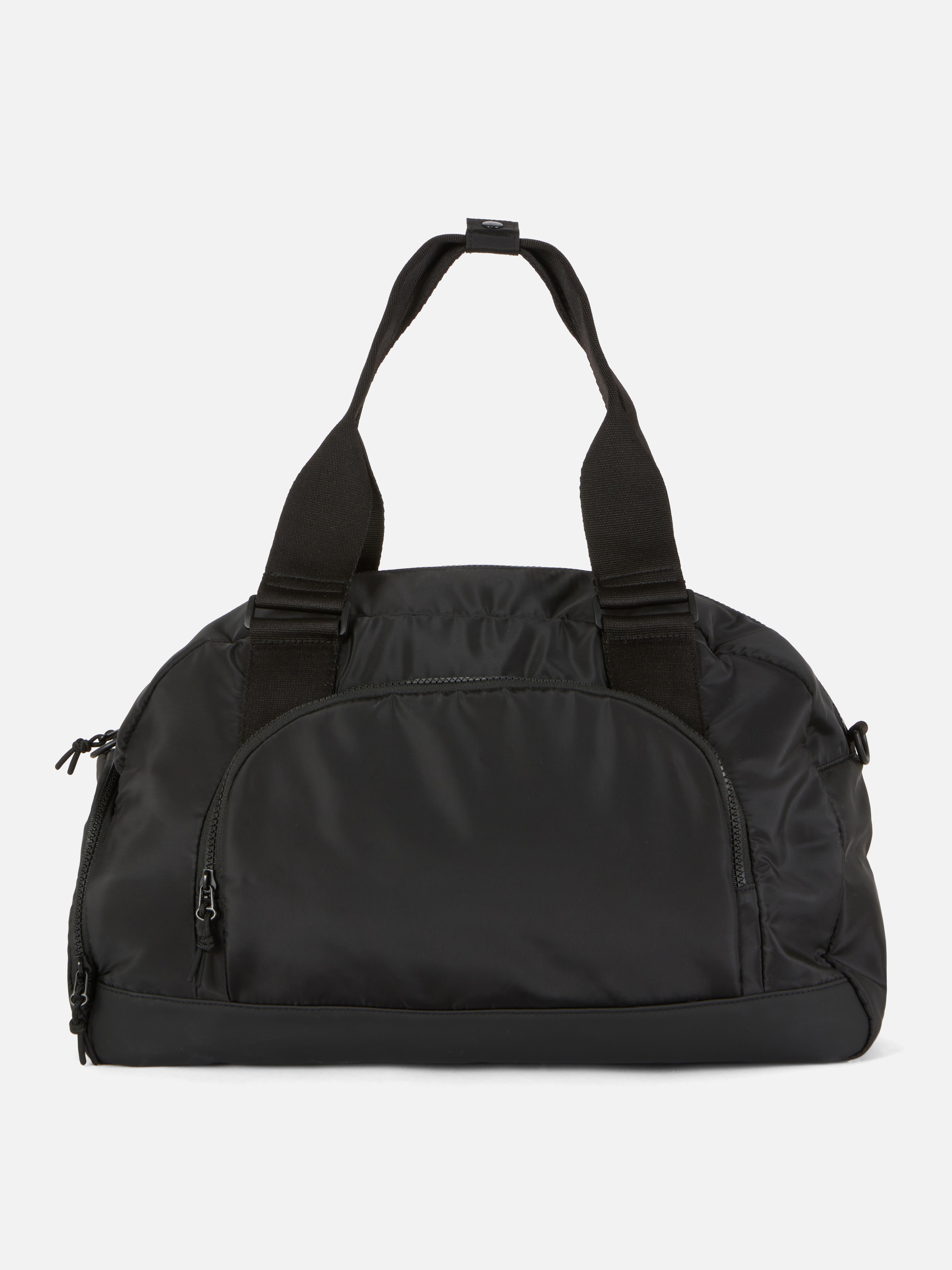 Geantă sport de weekend O geantă sport de weekend cu compartimente multiple cu fermoar și două curele de țesătură