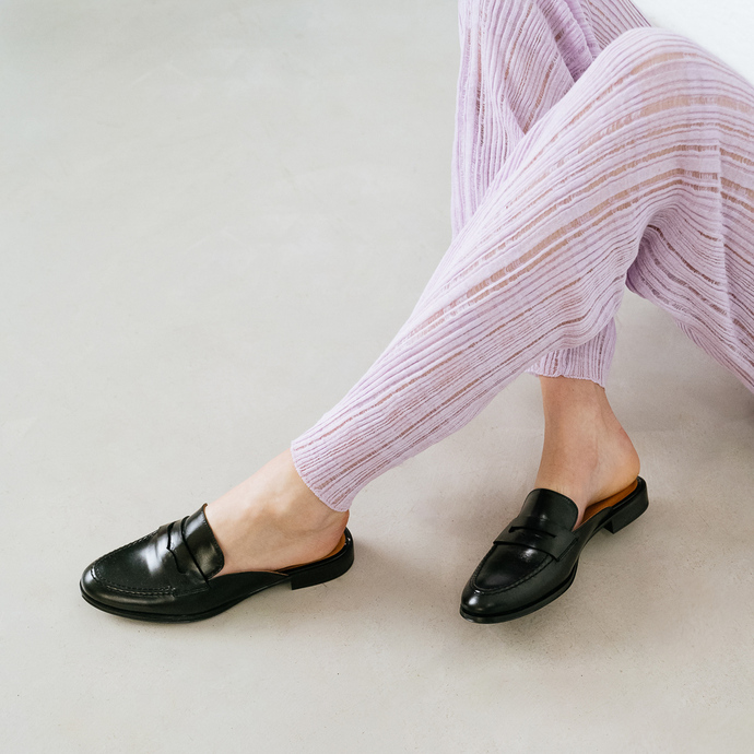 Mocassins ouverts à bouts ronds  en cuir noir