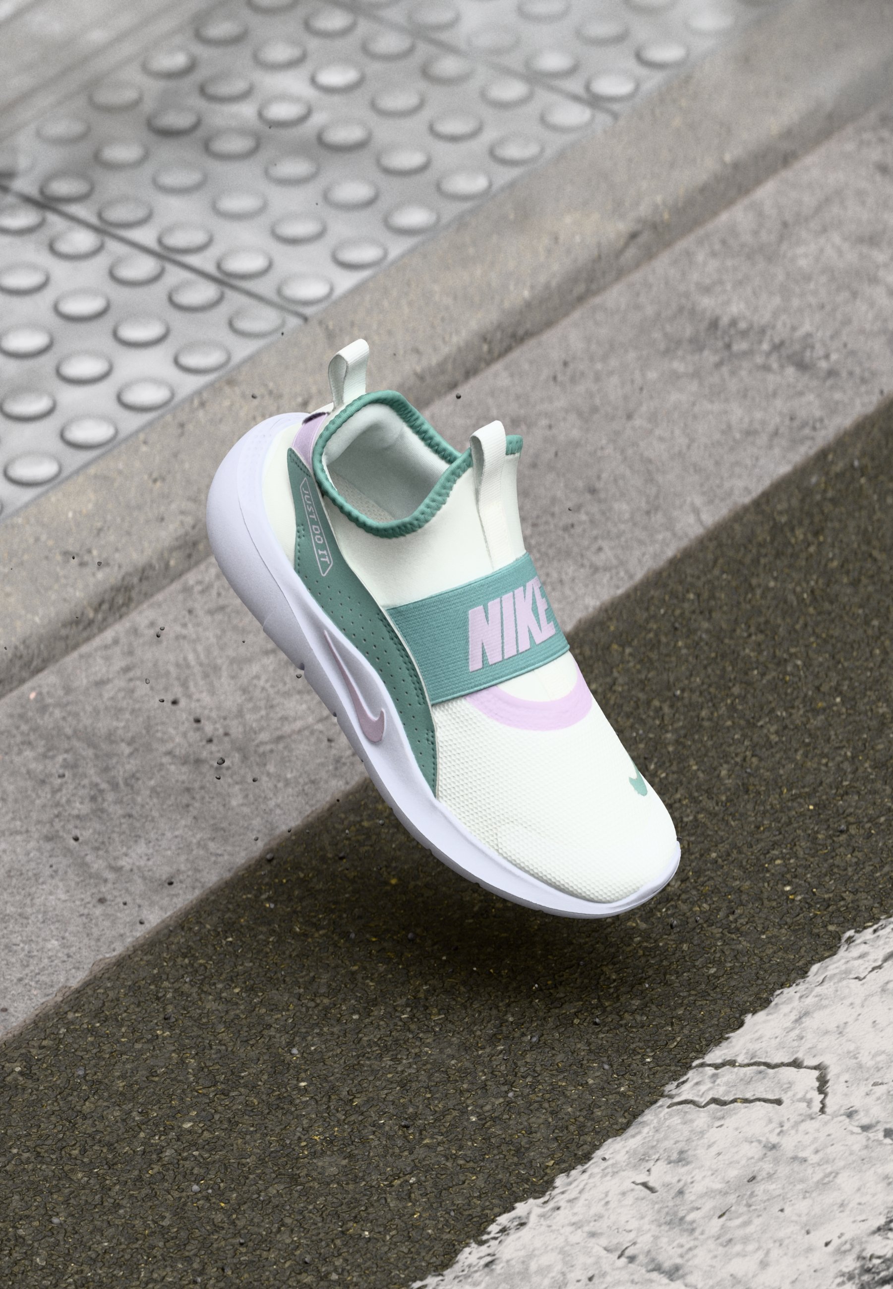 Nike Performance FLEX RUNNER 4 UNISEXE - Chaussures de running sur route - blanc sommet/poupée/canon