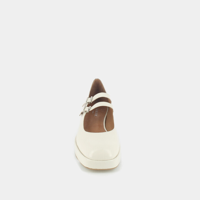 Babies à talons et brides  en cuir brillant écru