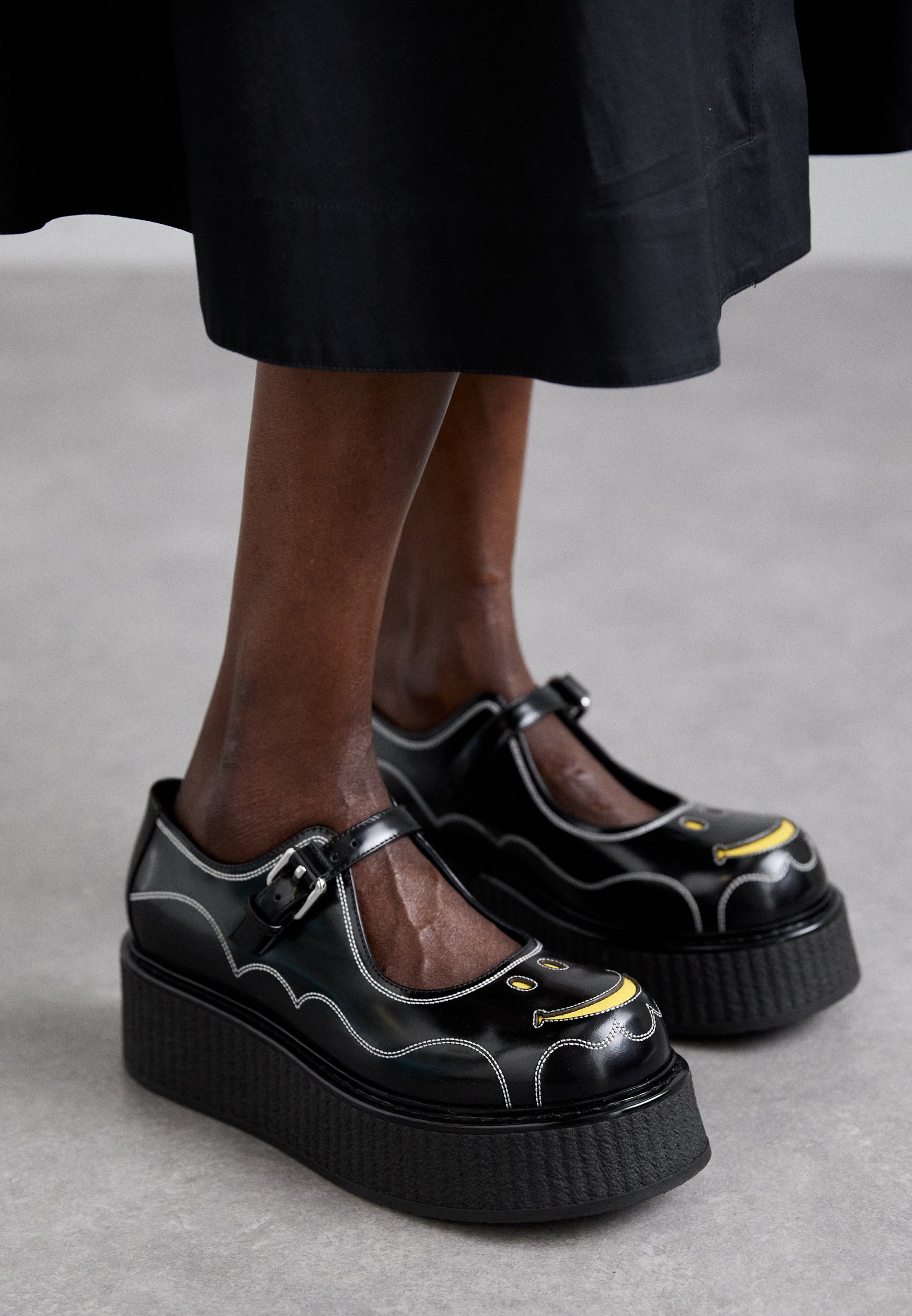 MOSCHINO DAMENSCHUHE - Plateau-Heels - schwarz/gelb