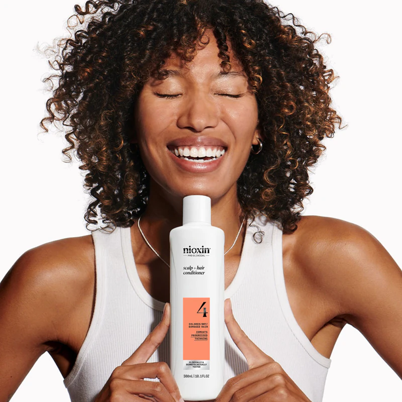 Hydratačný a vyživujúci kondicionér Nioxin System 4 Scalp + Hair Conditioner pre farbené a poškodené vlasy