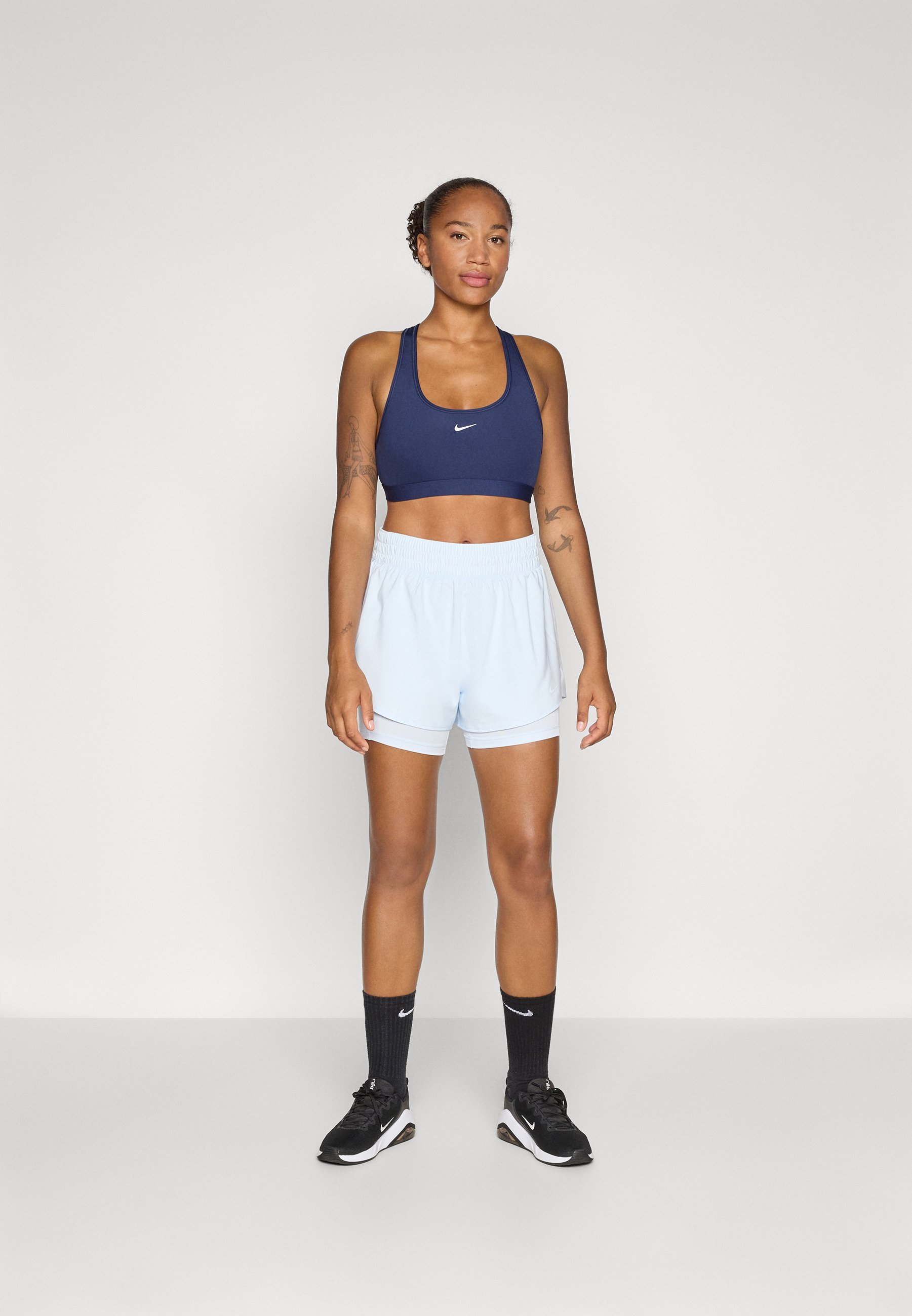Soutien-gorge de sport Nike Performance - Maintien léger - Bleu marine/Blanc