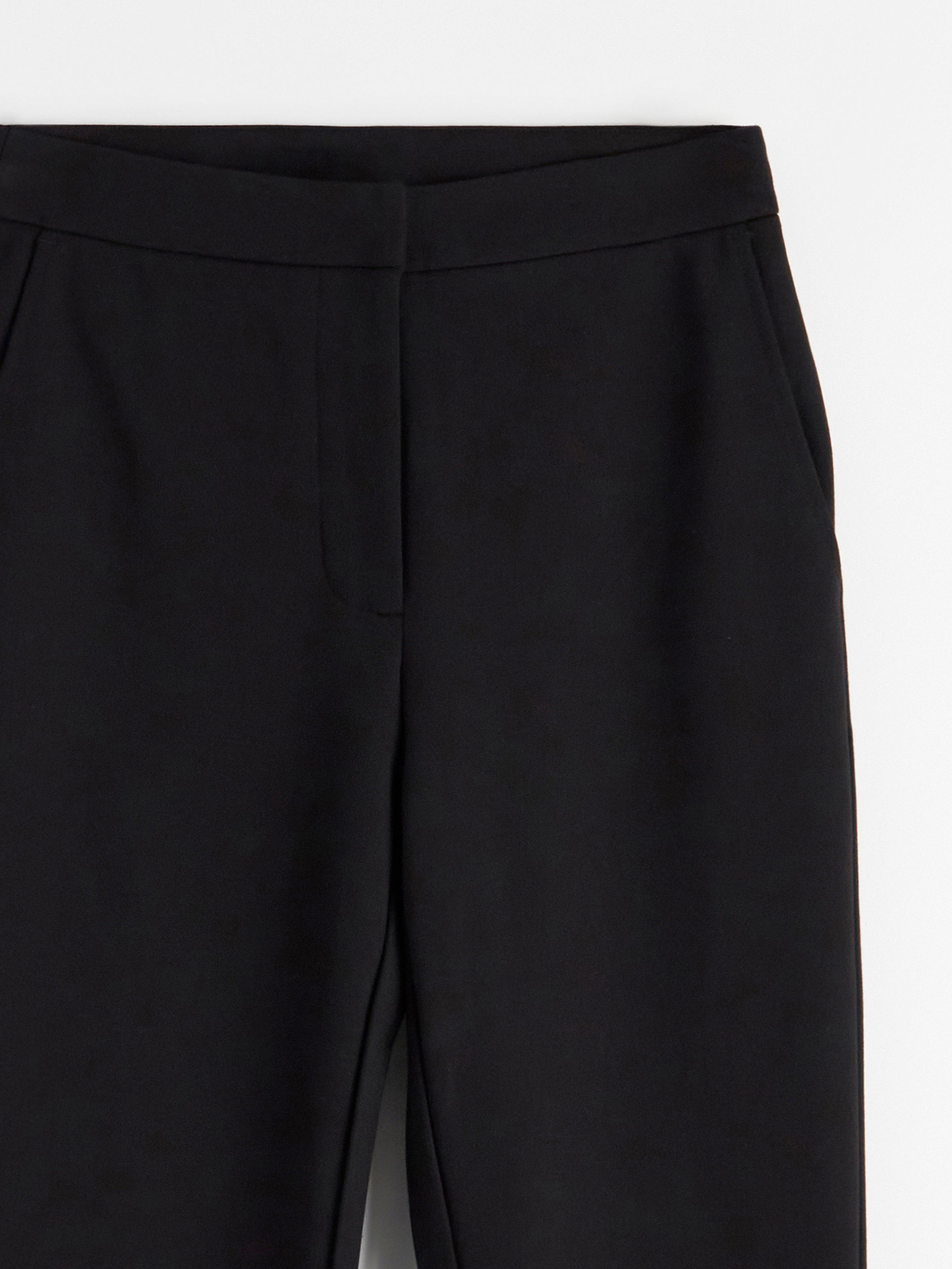 Calça cropped preta