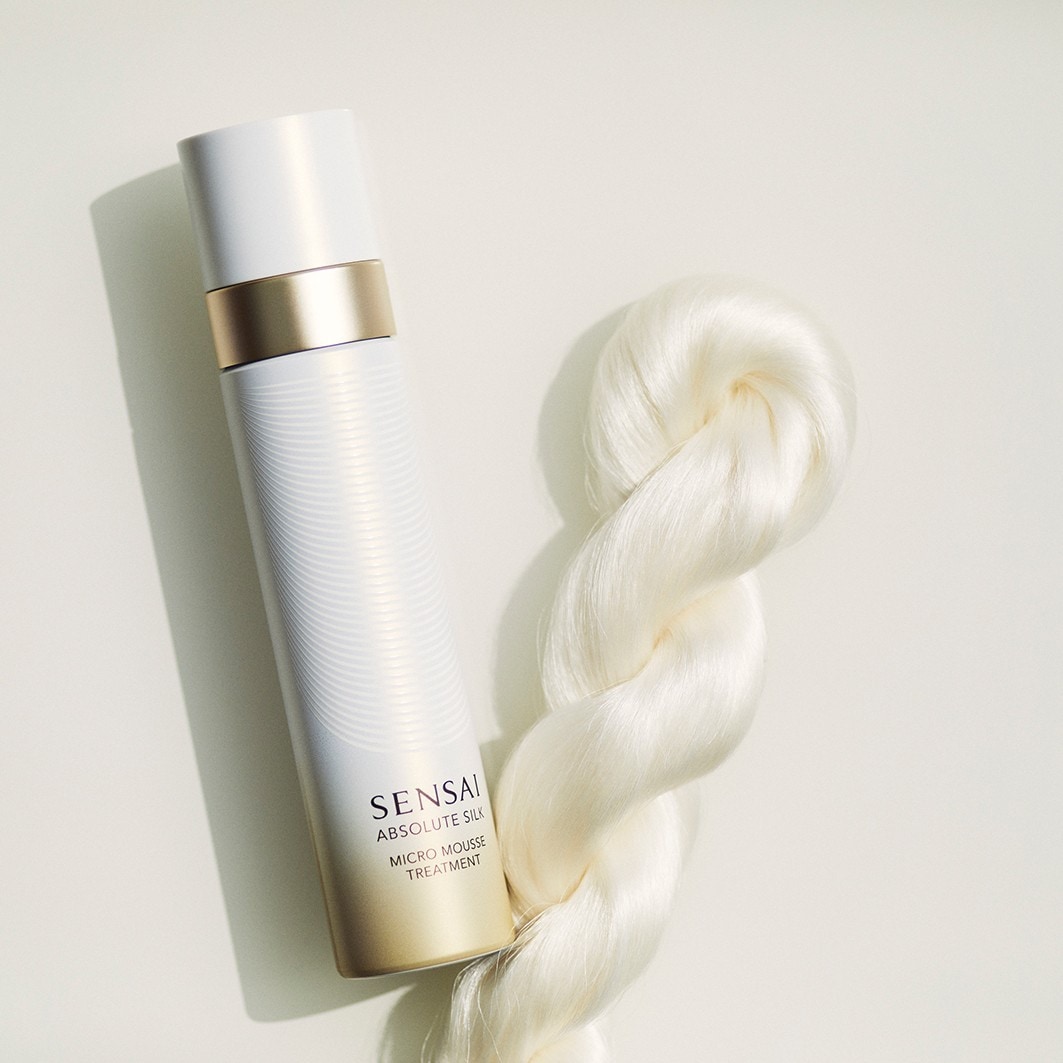 Tratamento Anti-Idade SENSAI Absolute Silk Micro Mousse - 50 ml