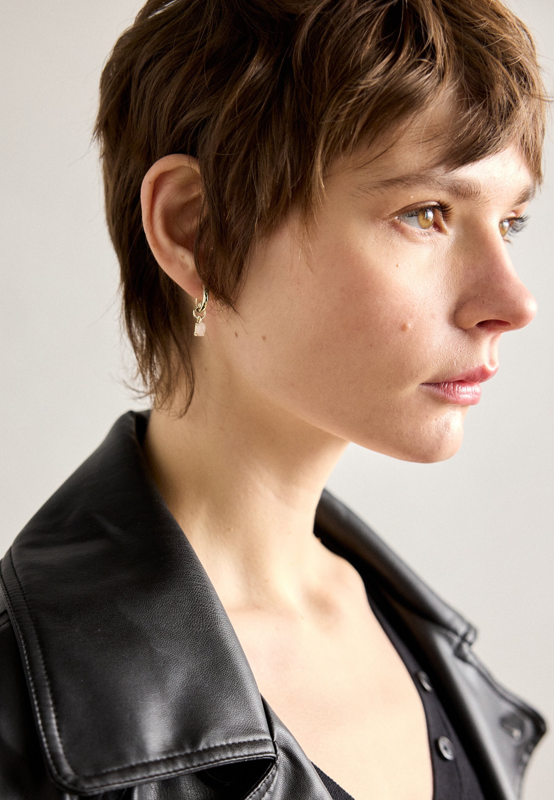 Anna Field 8-delige set oorbellen - goudkleurig