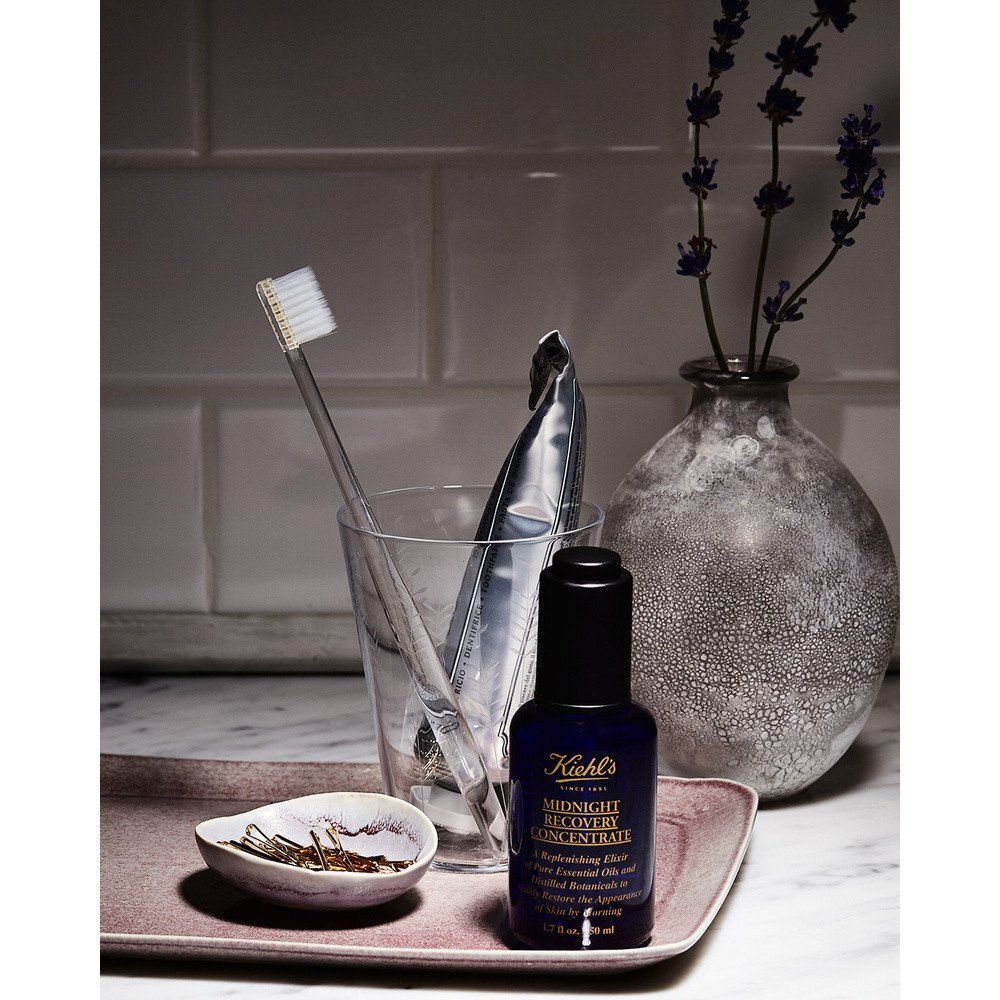 Midnight Recovery Concentrate Serum tretman lica Luksuzna hidratacija i prehrana