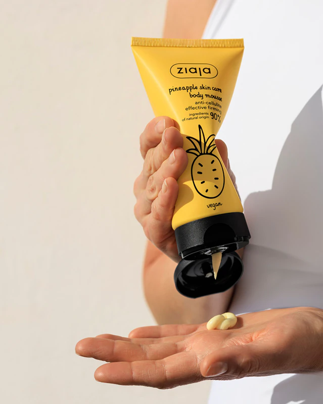 Mousse corporal leve Ziaja Pineapple Skin Training