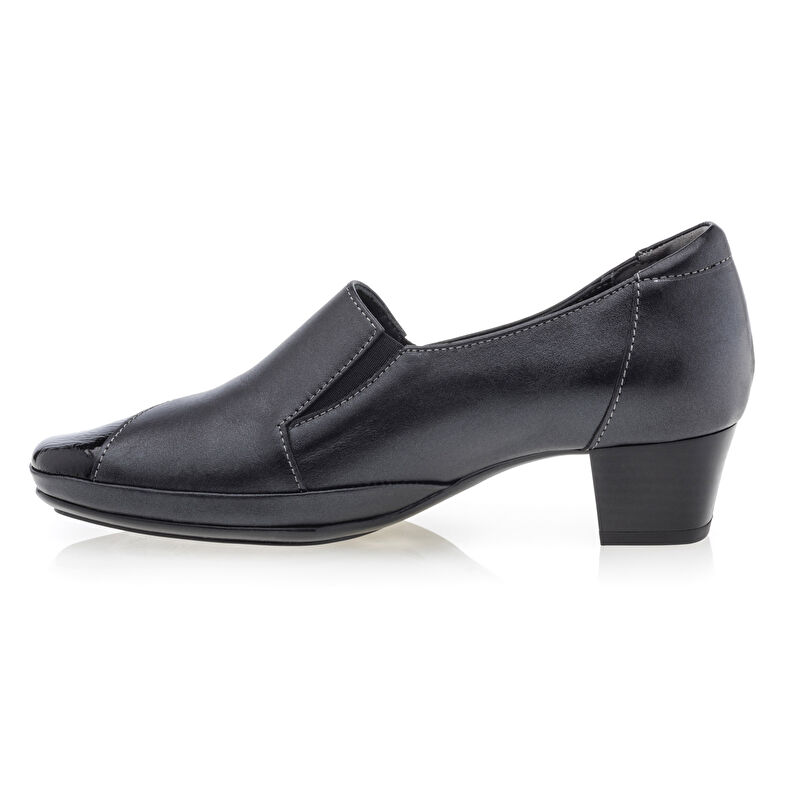 Zapatos cómodos para mujer, color gris.