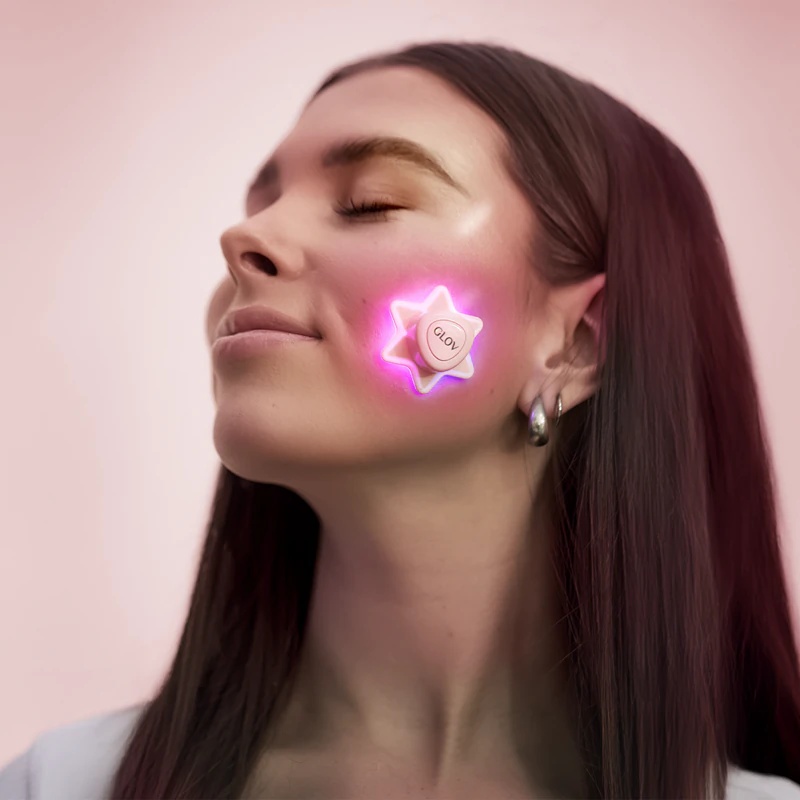 GLOV Supernova pūtīšu ārstēšanas plāksteris ar LED dziedinošo masku