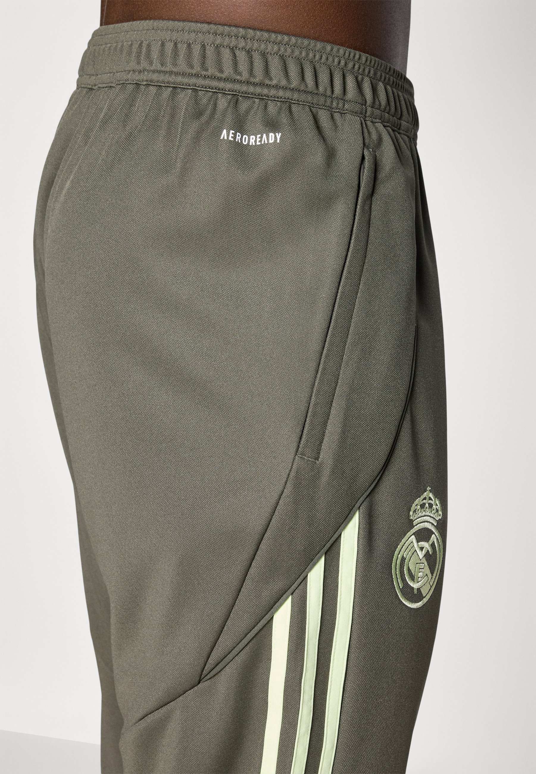 adidas Performance REAL SUIT SET – Clubwear – fast limettengrün/utilitaristisch grau