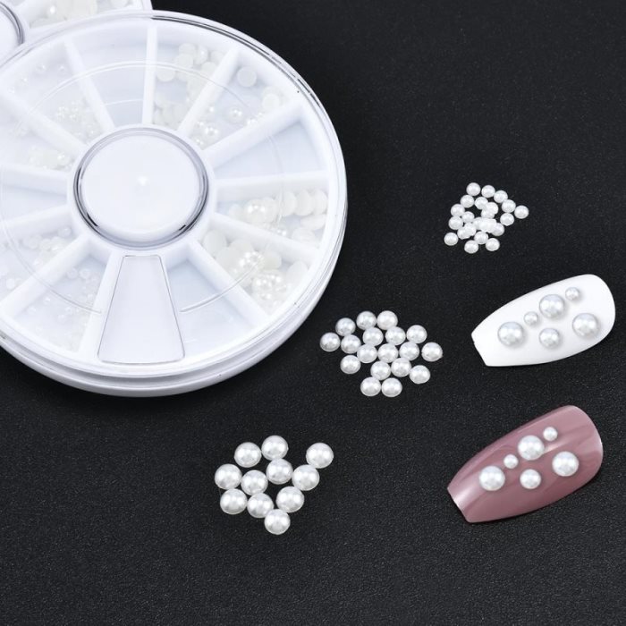 Nouveaux accessoires tendance : ongles à paillettes rondes et nacrées, colorés et brillants, en gel 3D.