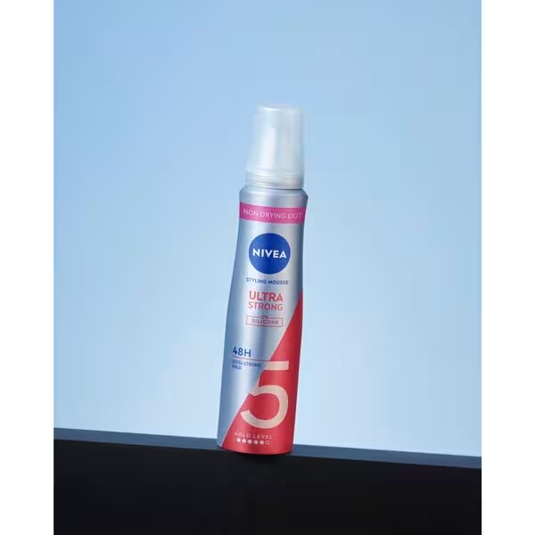 NIVEA Hold 5 Ultra Strong stylingová pena na vlasy 150 ml