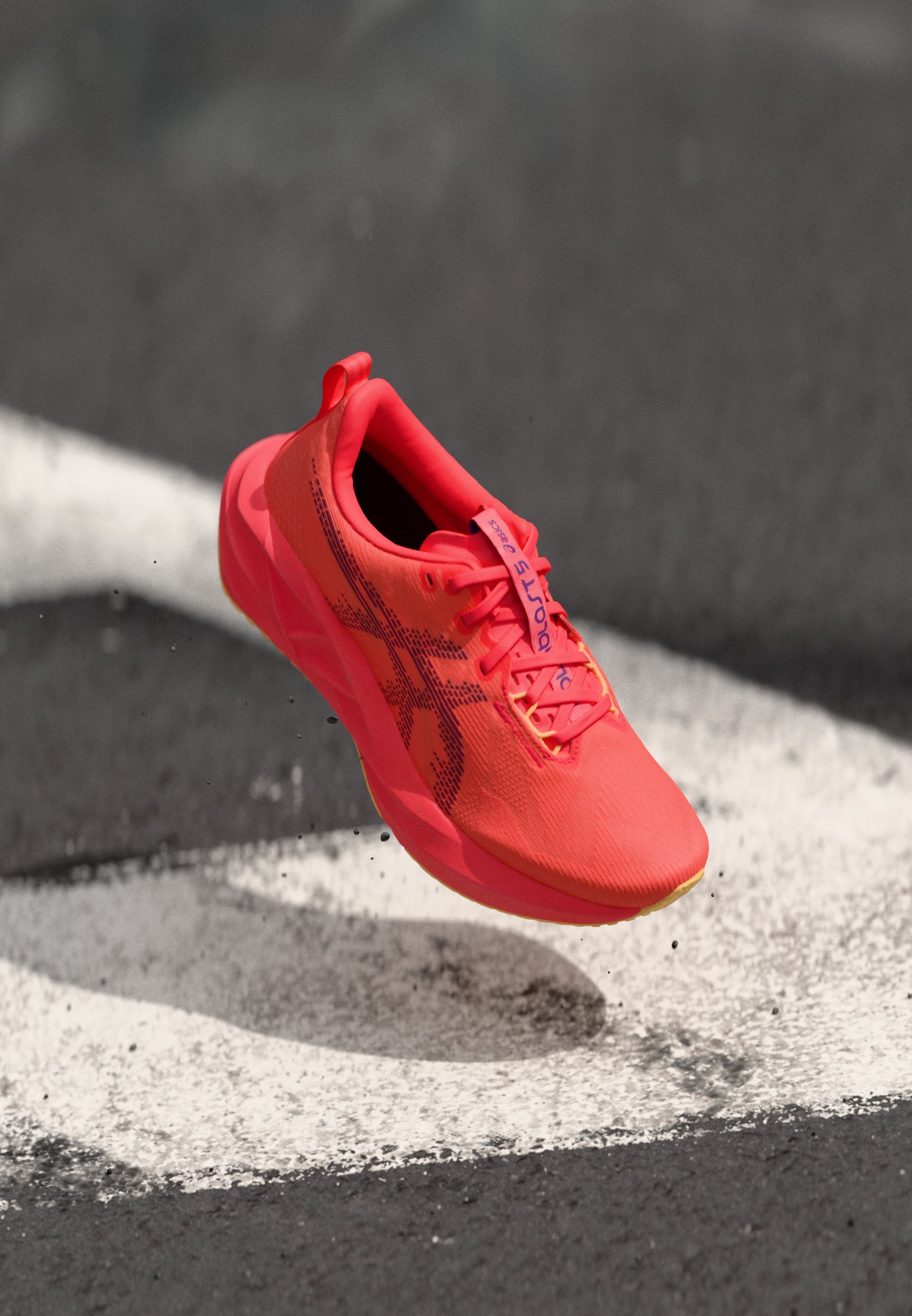 ASICS NOVABLAST 5 - Scarpe da corsa su strada - rosso acceso/viola edo