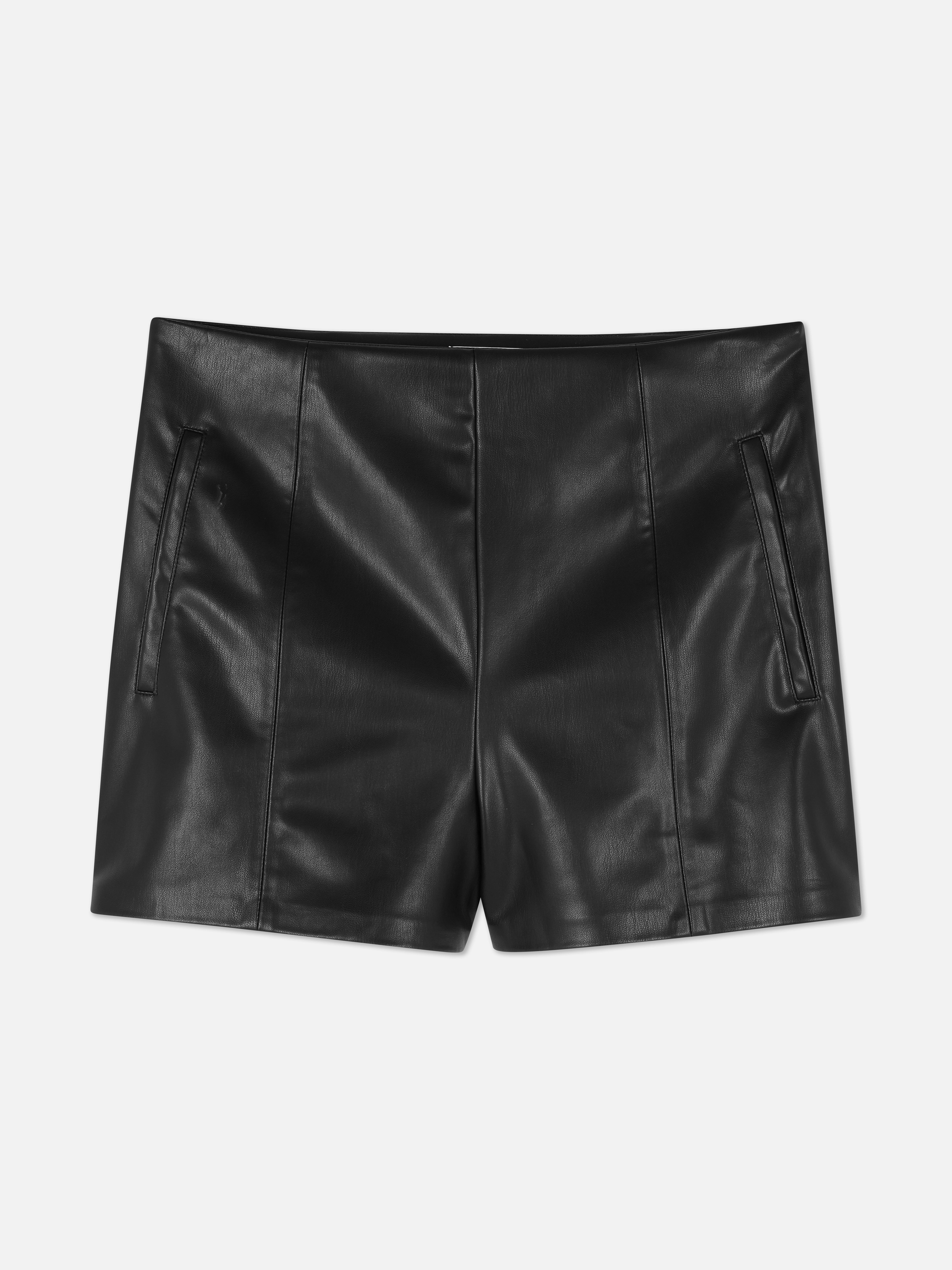 Pantaloni scurți din piele ecologică Pantaloni scurți strâmți din piele ecologică cu panouri modelatoare și buzunare laterale