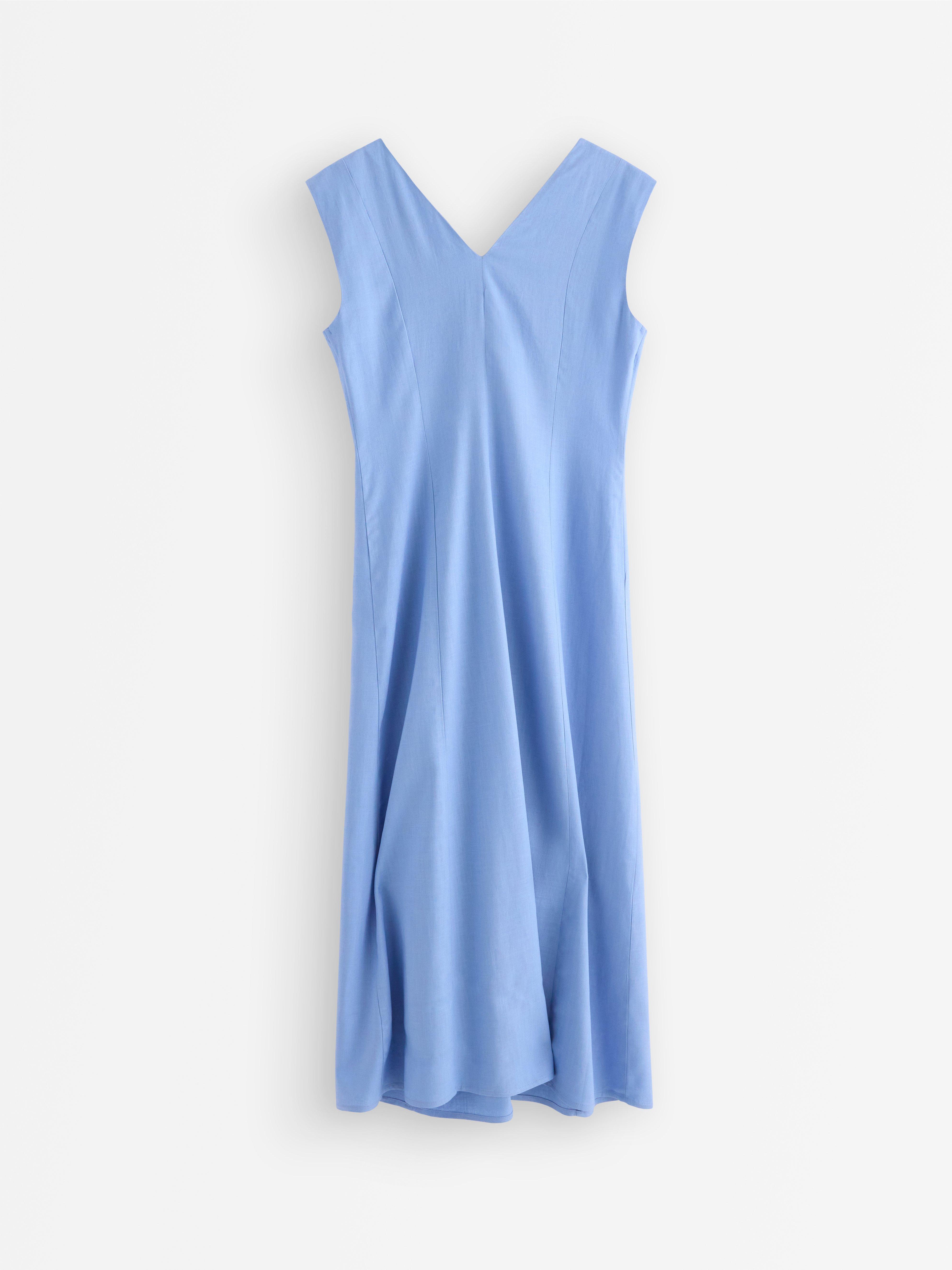 Vestido midi de mezcla de lino en azul claro empolvado.