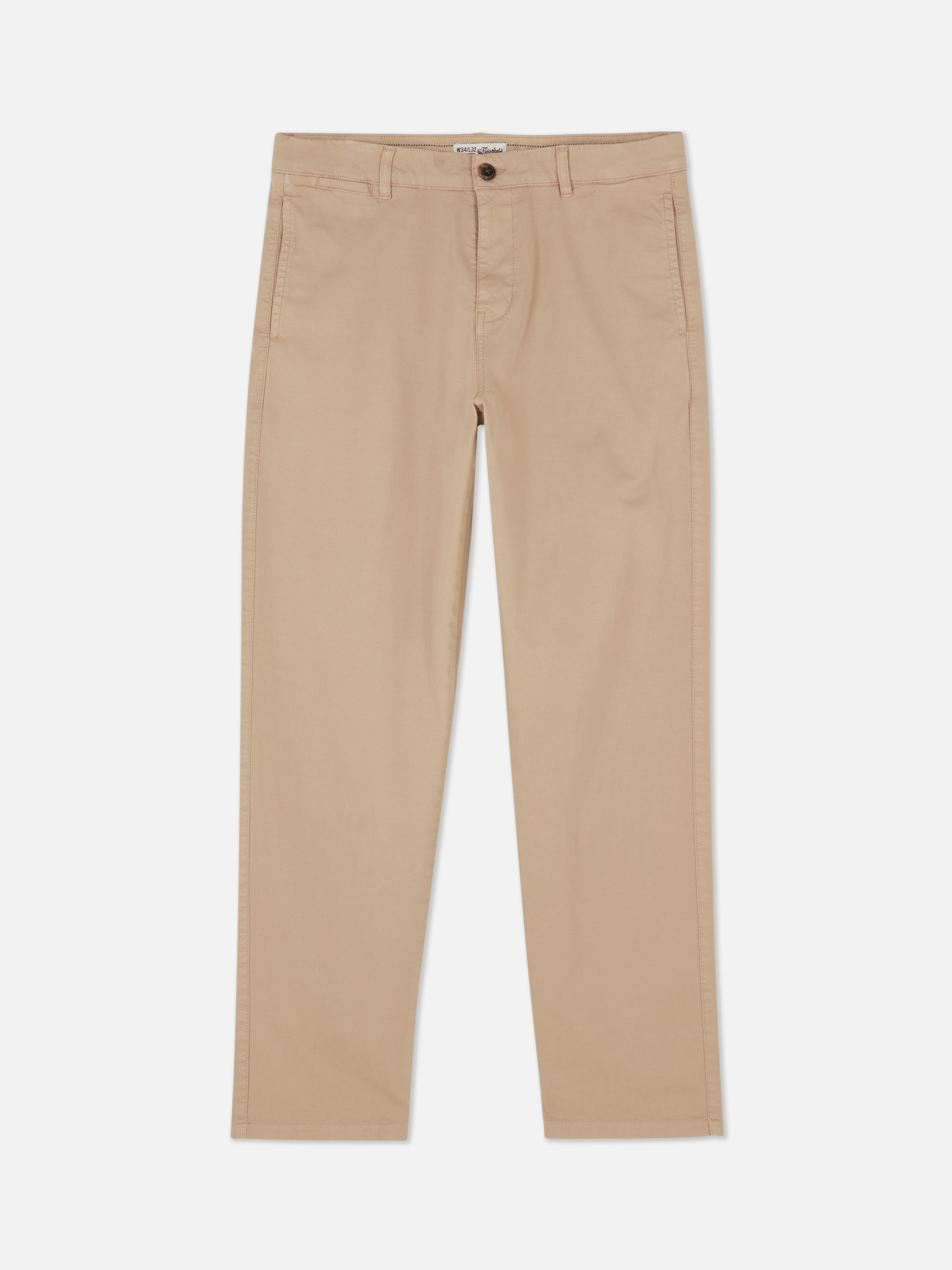 Pantalonii chino drepți Stronghold. Acești pantaloni chino din bumbac au picioare drepte și buzunare multiple.
