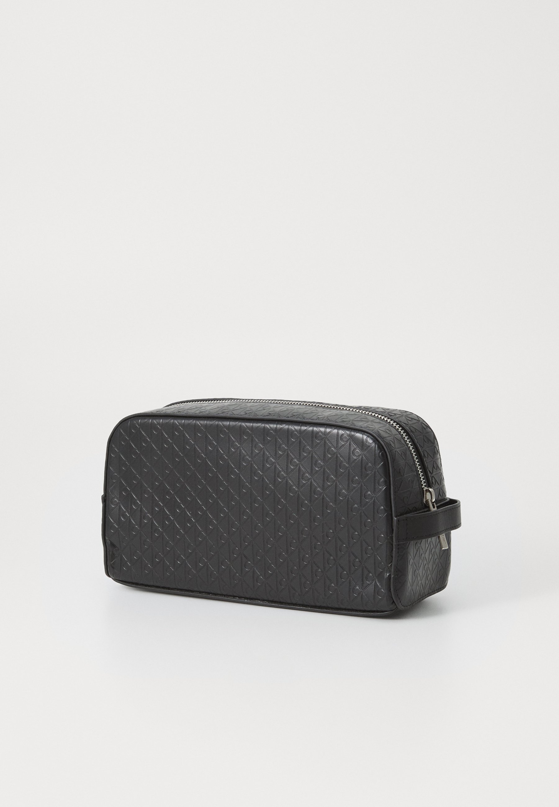 Calvin Klein EMBLEM EMBOSS WASHBAG - Toilettas - zwart
