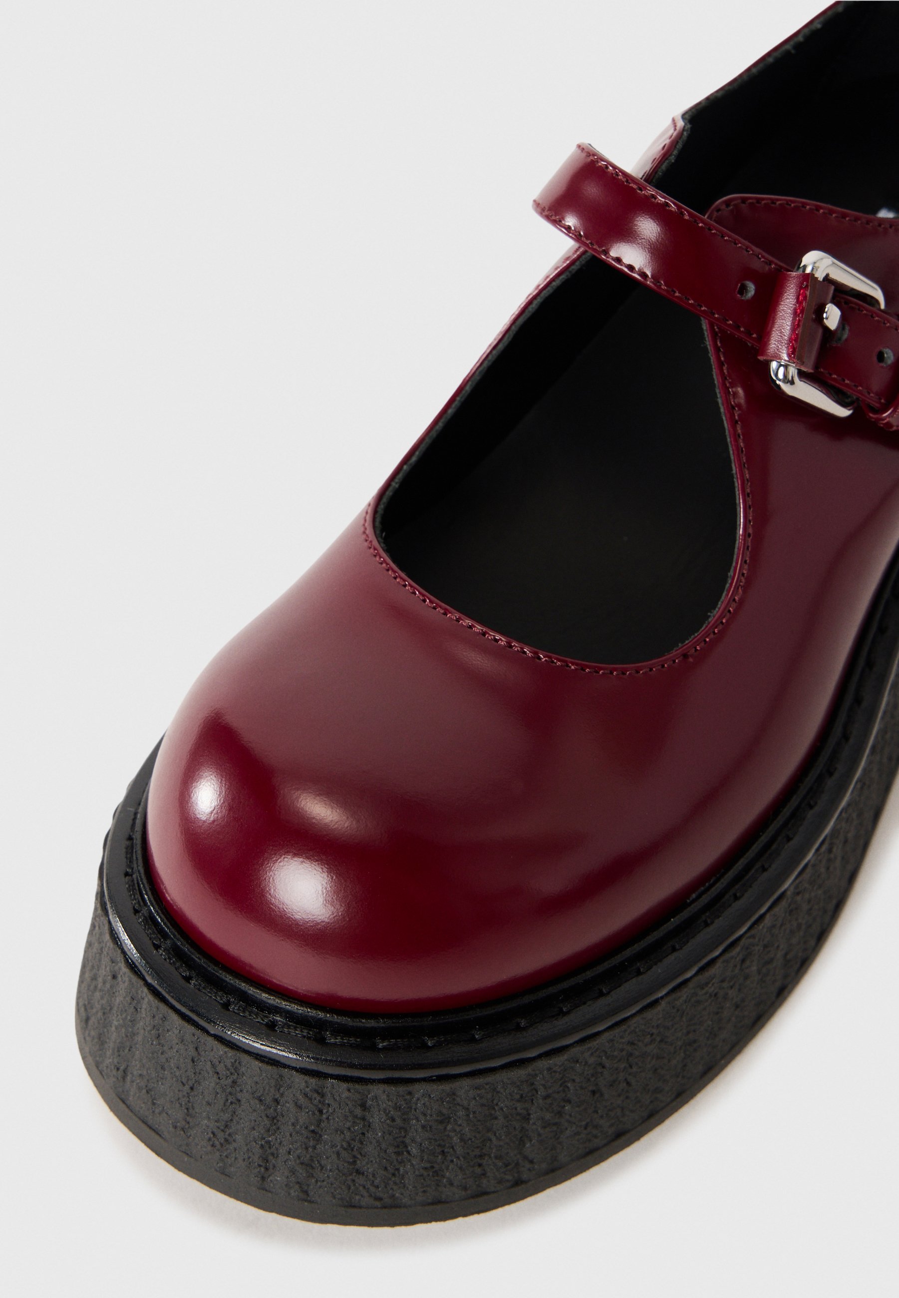 MOSCHINO Slip-ons - vino