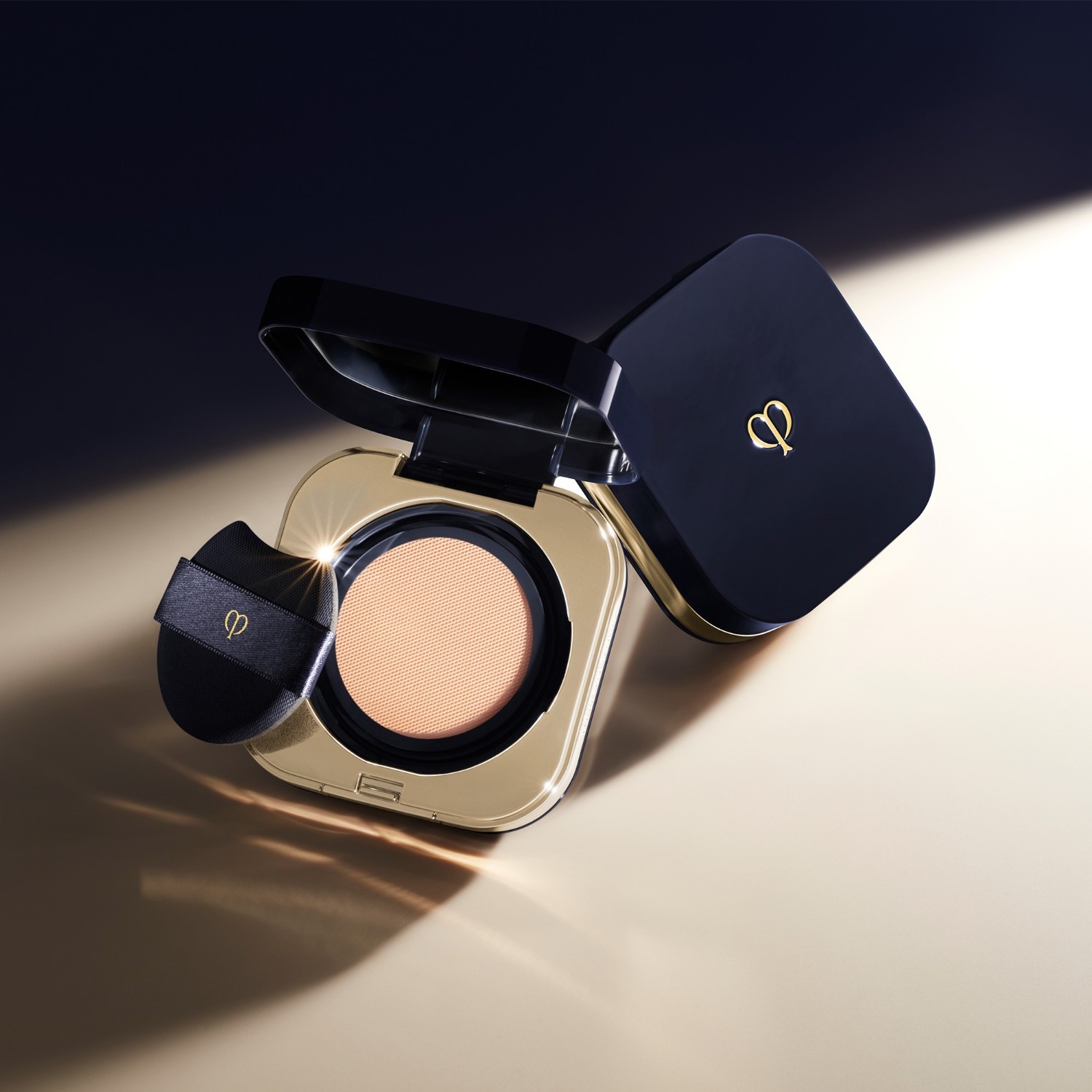 Clé de Peau Beauté puder Radiant Cushion puder Natural – 14 g