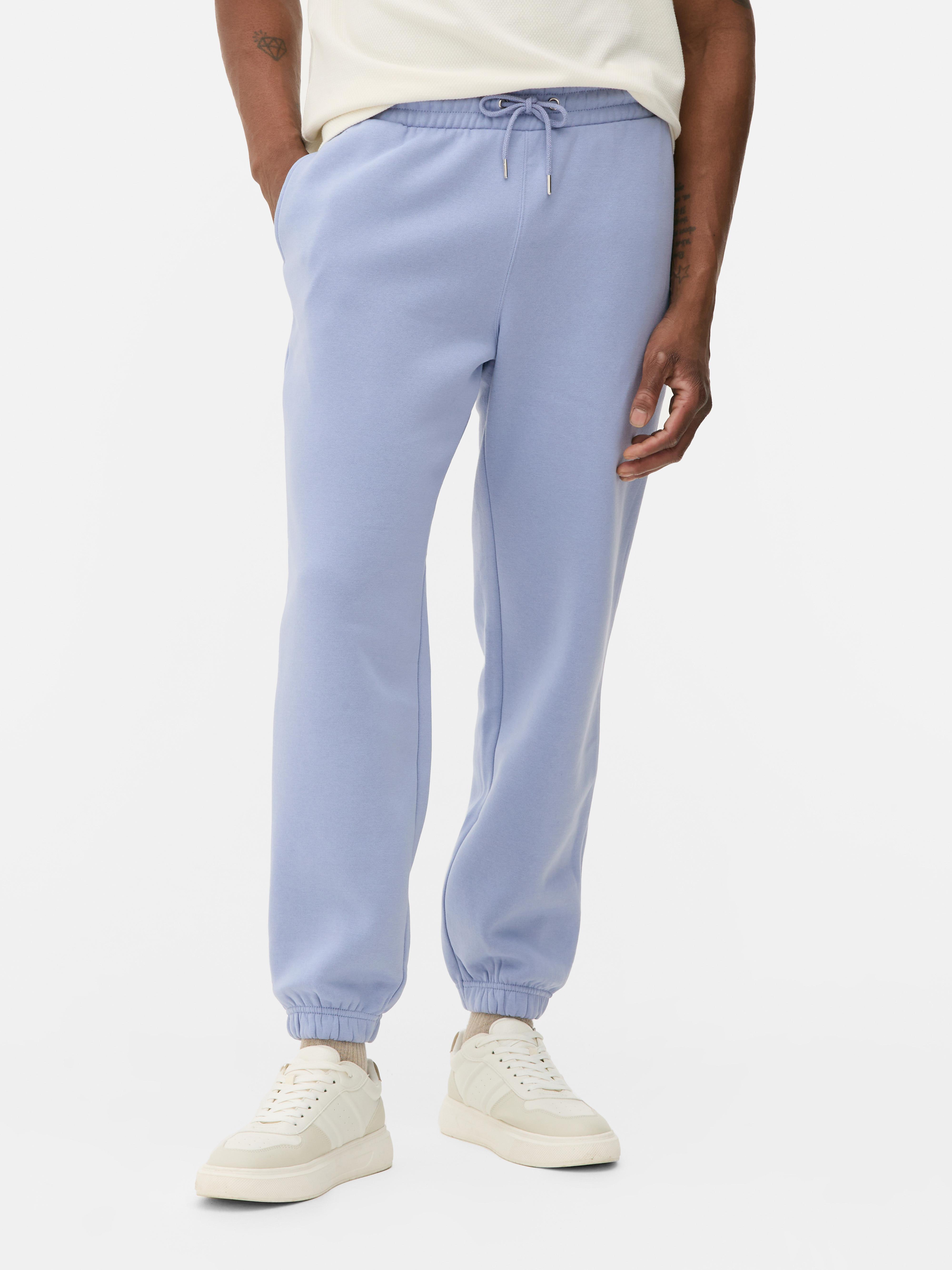 Pantaloni de jogging esențiali cu șnur de strângere Acești pantaloni de jogging confortabili cu șnur de strângere și buzunar aplicat la spate sunt casual și potriviți pentru relaxare