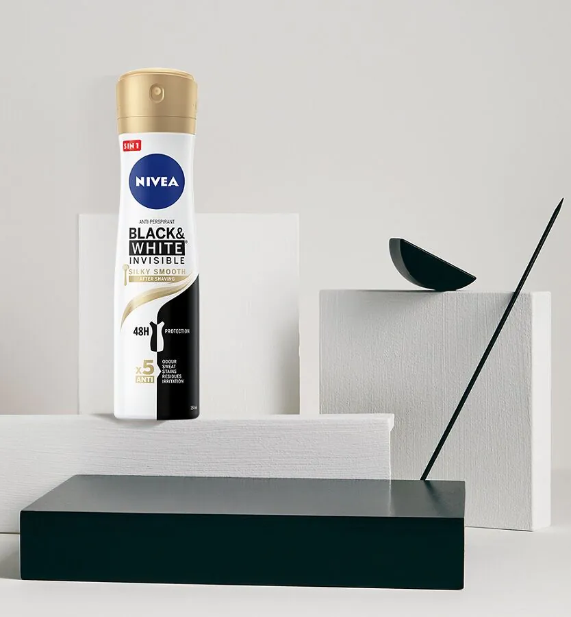 Nivea Deo Spray Black&White Silky Smooth