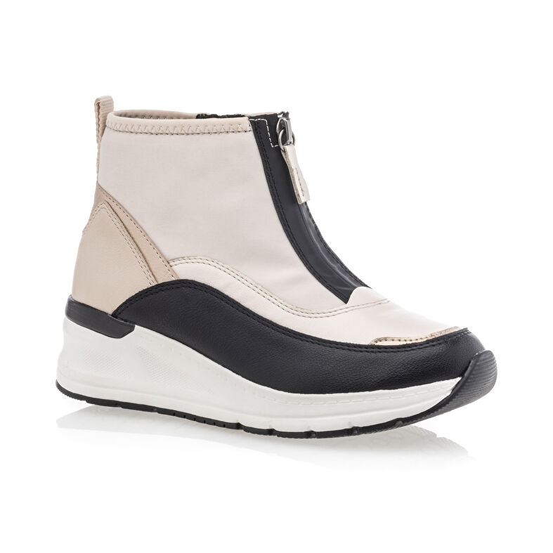 Zapatillas deportivas para mujer color beige.
