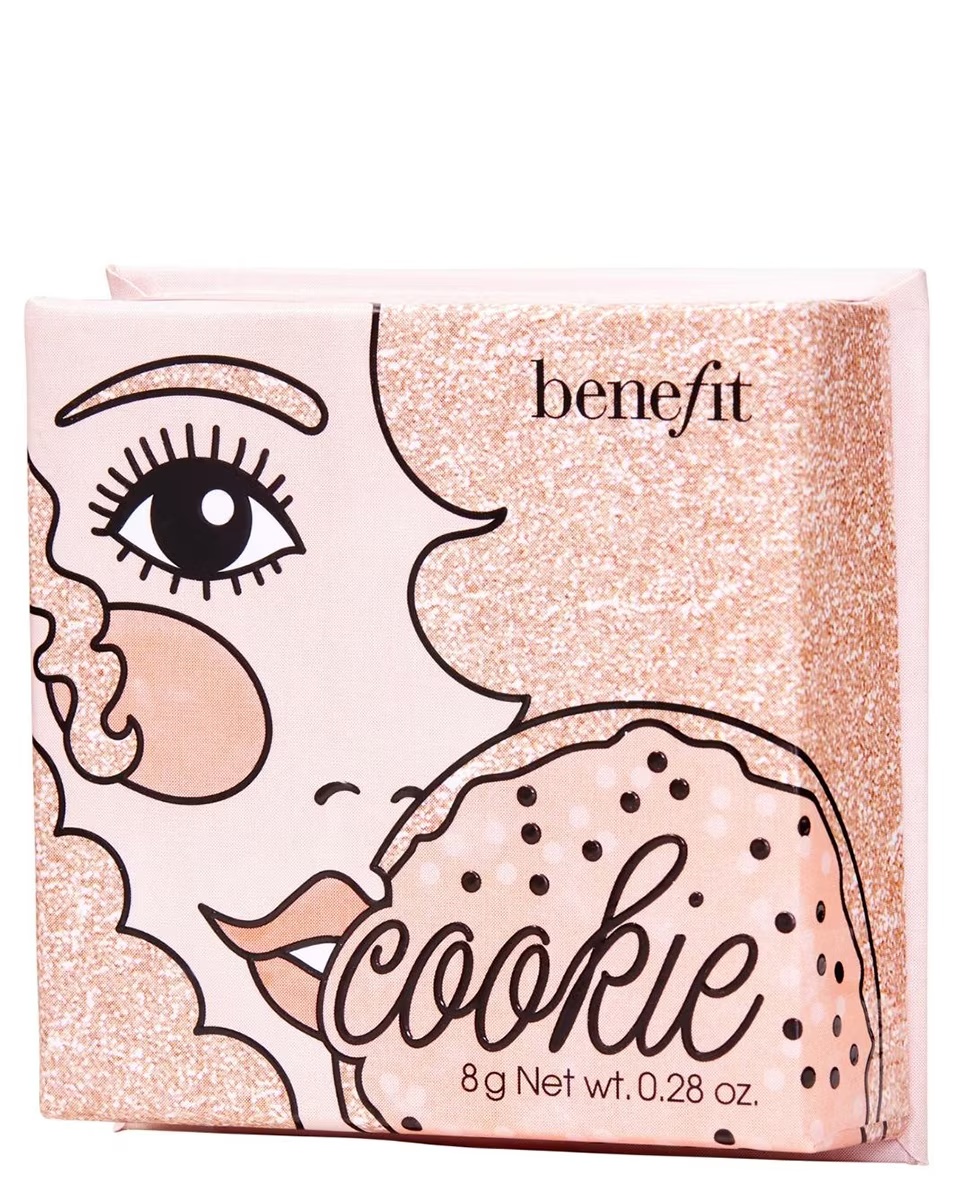 BENEFIT COSMETICS ΚΟΥΤΙ ΜΕ ΣΚΟΝΕΣ ΣΕ ΣΚΟΝΗ ΓΙΑ HIGHLIGTER ΓΙΑ ΜΠΙΣΚΟΤΑ