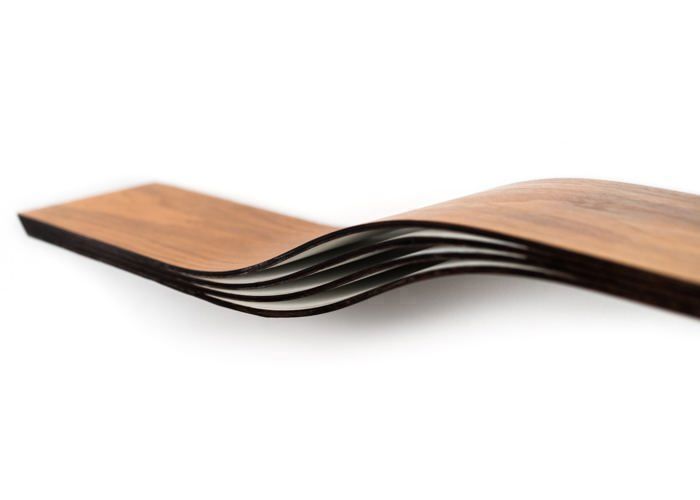 Schwebendes Wandregal – EWART WOODS – Walnussholz, 93 cm – Modernes, geschwungenes Design