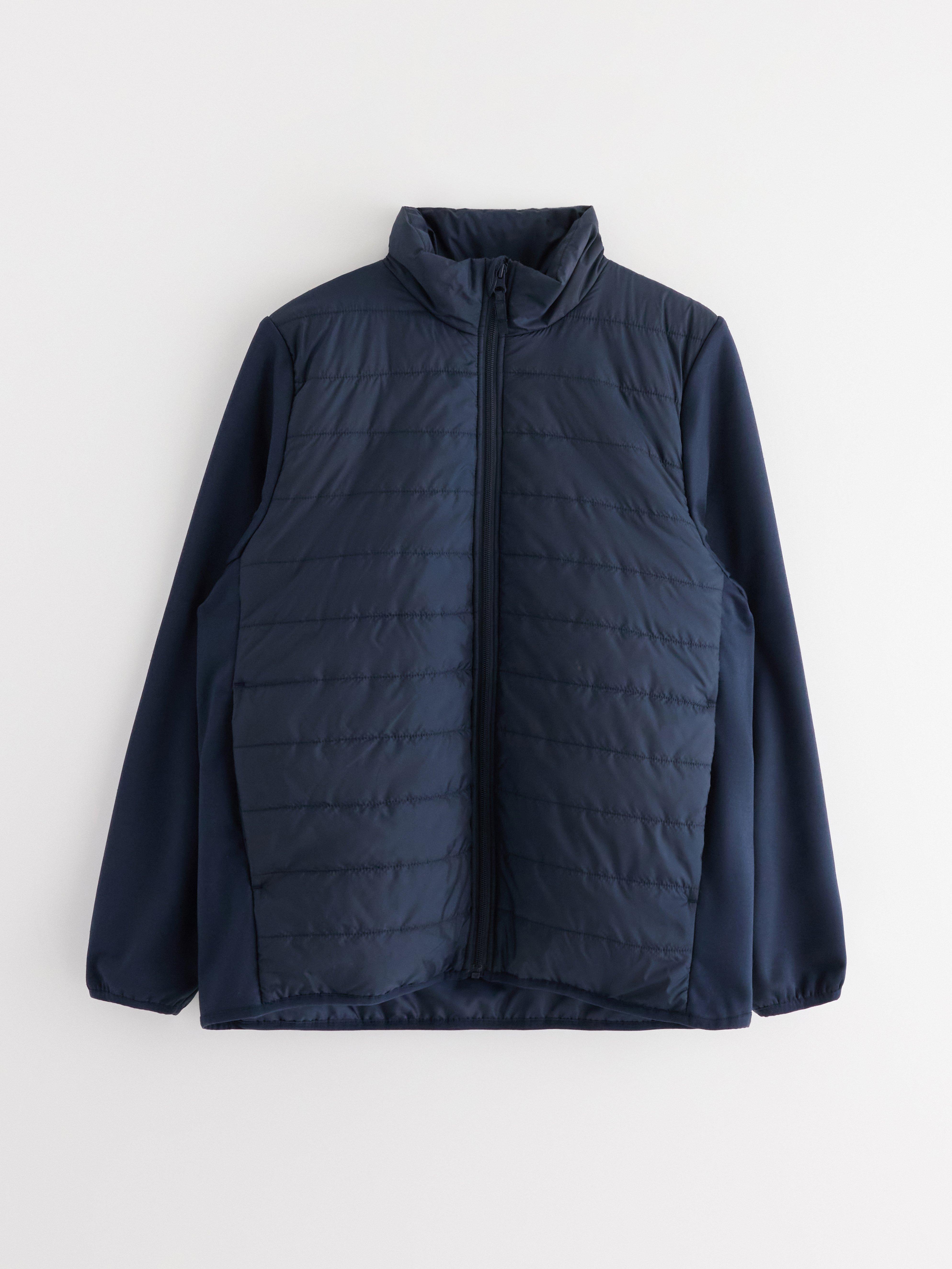 Chaqueta ligera acolchada repelente al agua, color azul marino oscuro.