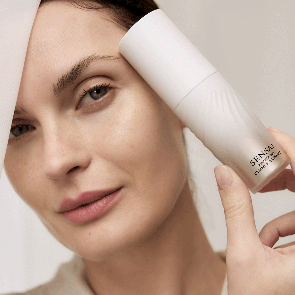 „Awakening Creaming Eye Essence“ akių kontūro priemonė Prabangus akių kontūro kremas