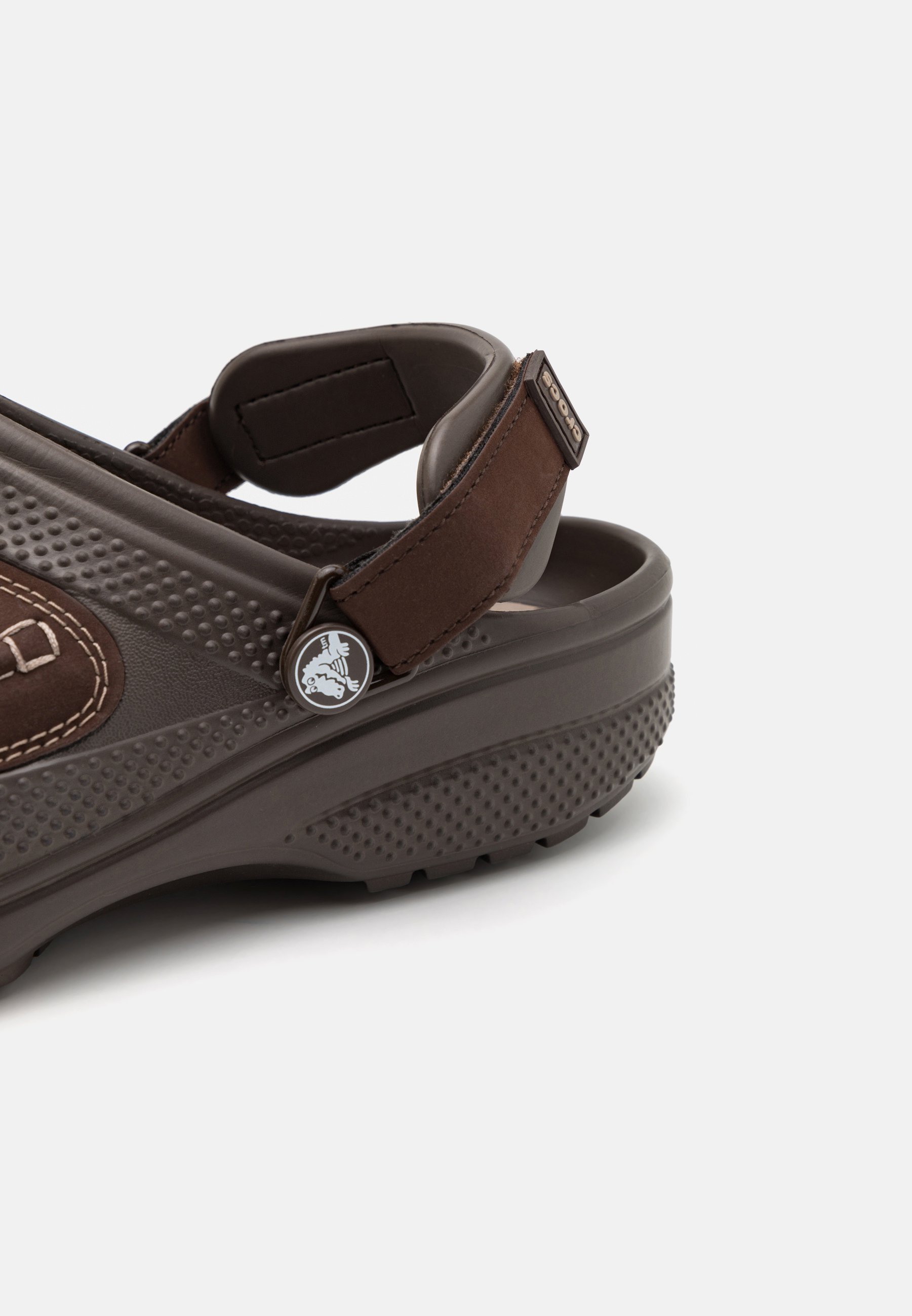 Crocs YUKON VISTA II - Sabots - expresso/champignon