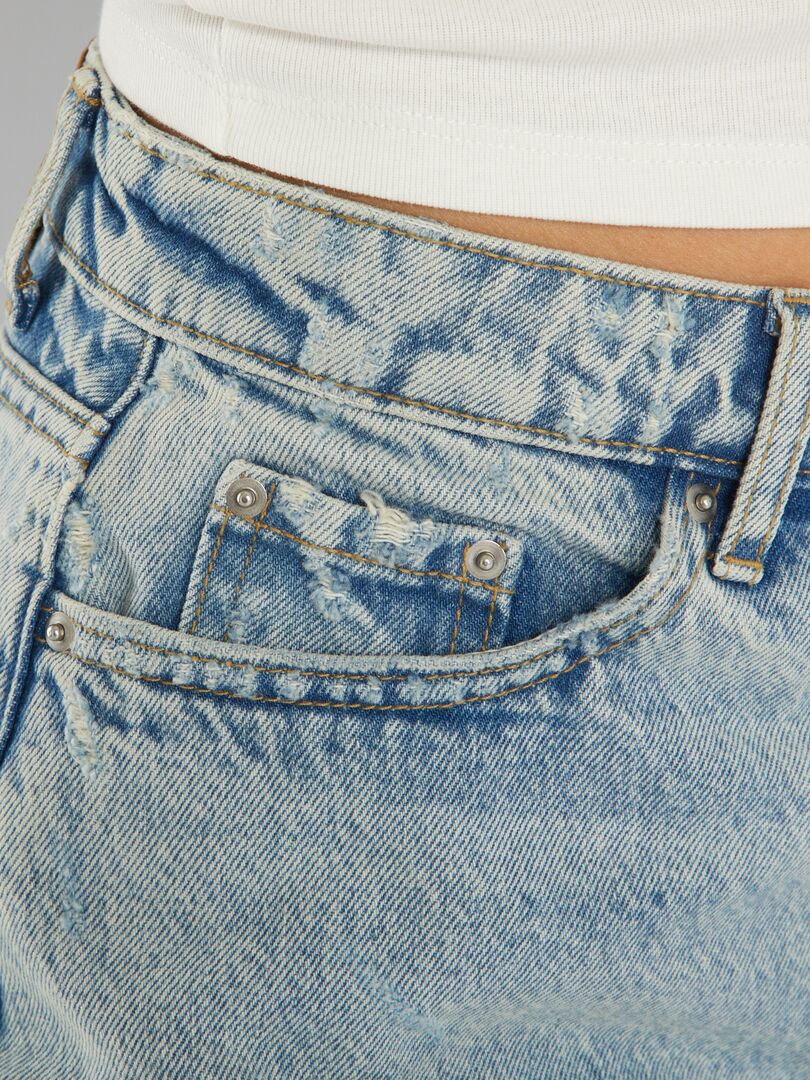 Shorts jeans com acabamento em franjas - azul