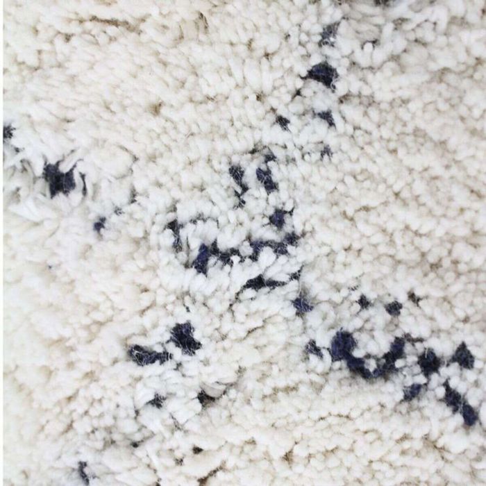 Tappeto berbero in cotone color ecru naturale con motivo a rombi, 80x180