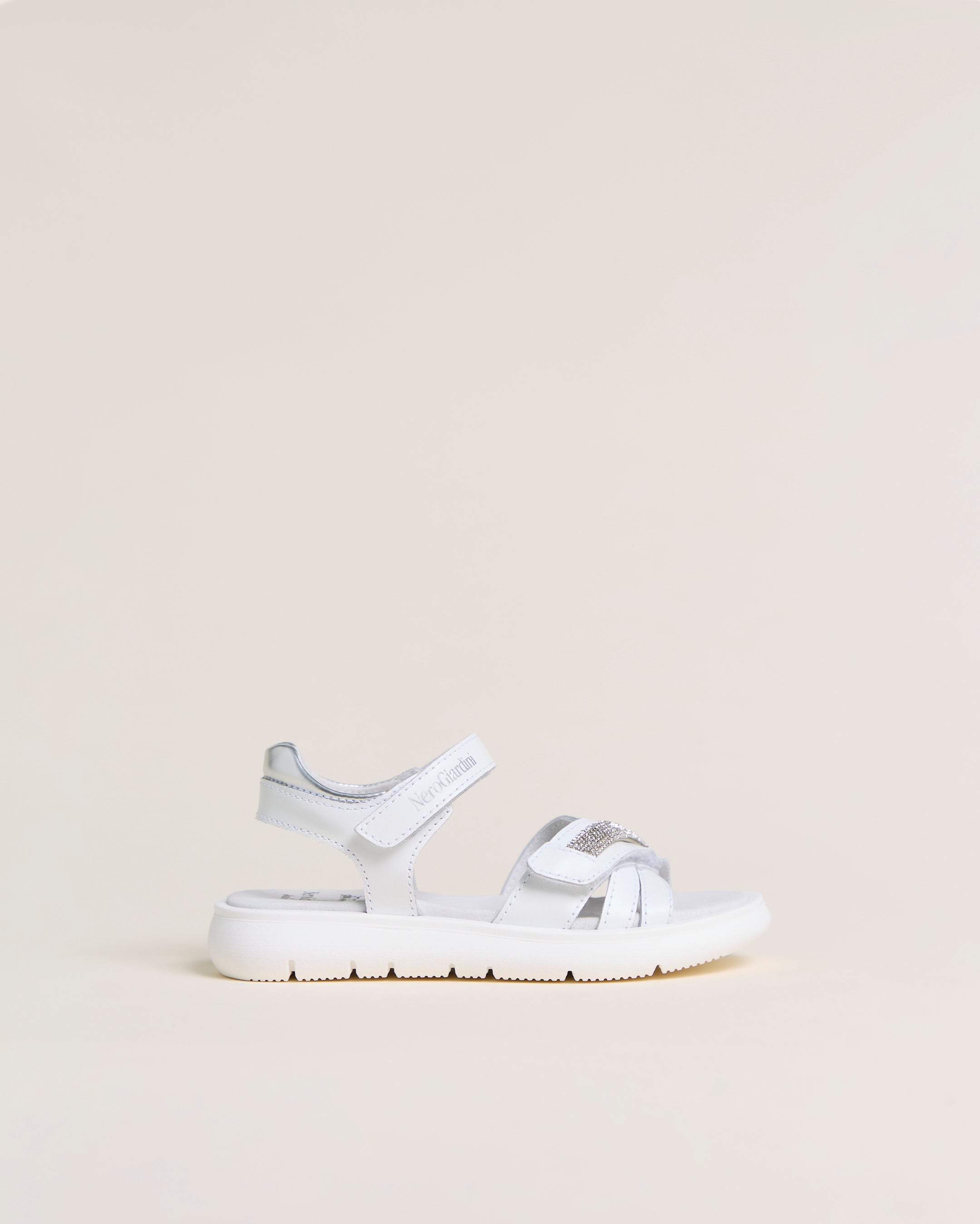  Sandalen für junge Mädchen aus Leder und technischen Materialien