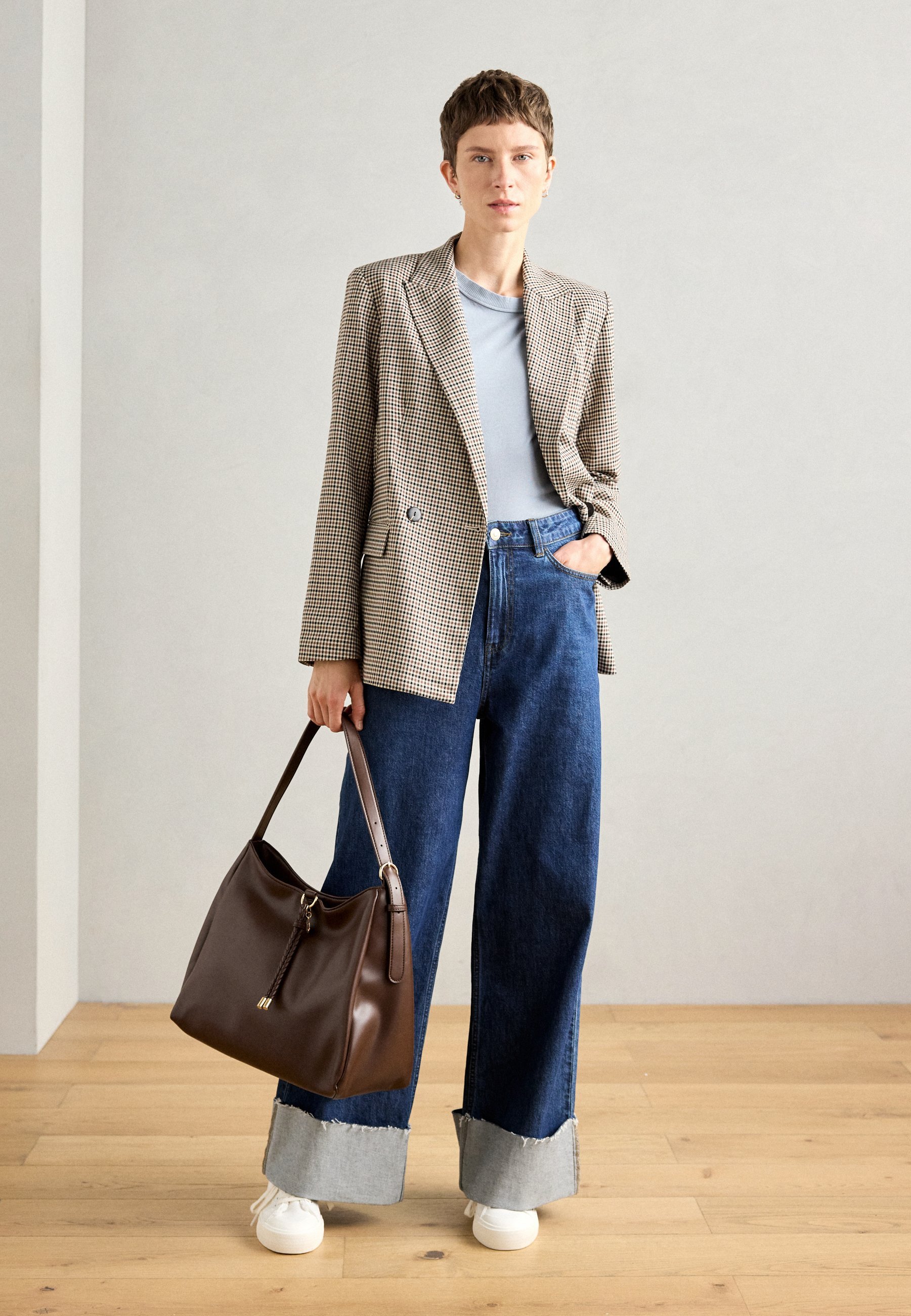 Anna Fieldi käekott - tumepruun