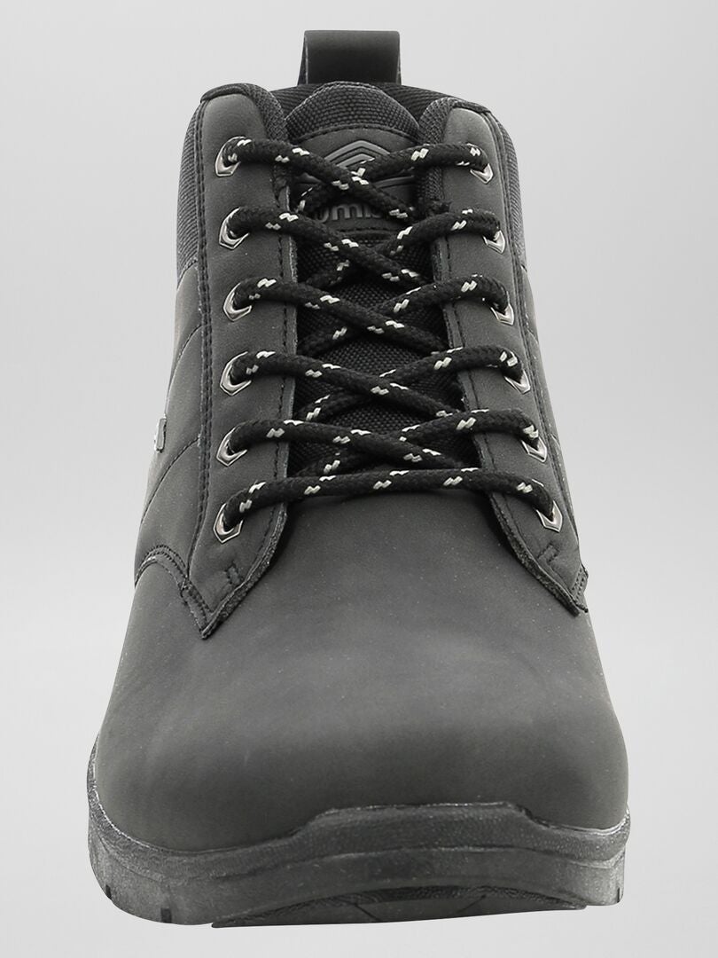 Botas Umbro Nelda com cadarço - Pretas