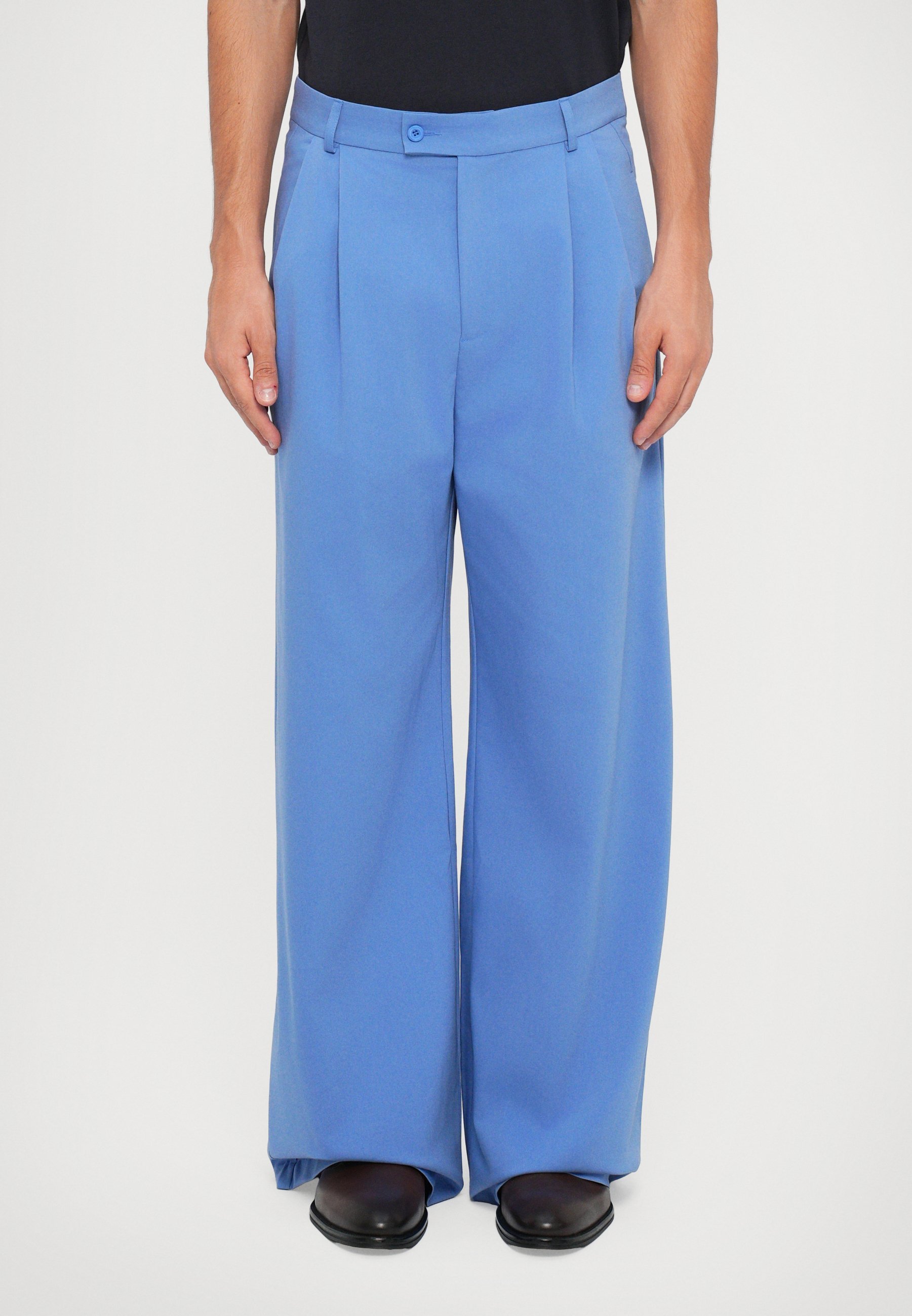 Essential Collective ULTRA WIDE LEG PLEATED PANT - Broek - blauw