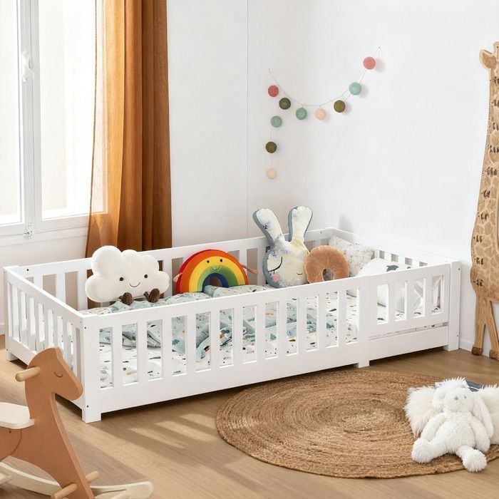Cama baja de 90x190 cm, cama infantil Montessori con barandilla de seguridad y somier de láminas, madera maciza de pino, cama individual tipo litera, blanca.