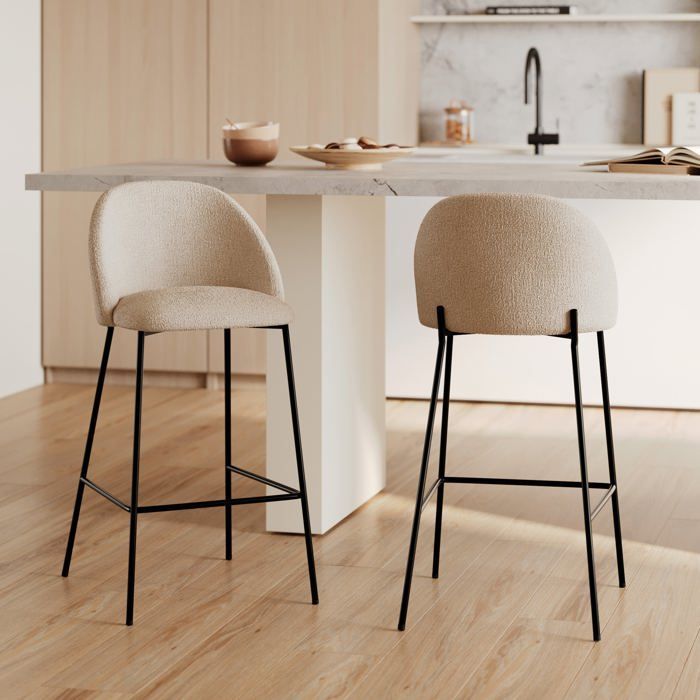 Set van 2 Karl beige bouclé stoffen keukeneilandstoelen, 66 cm - Rendez-Vous Déco