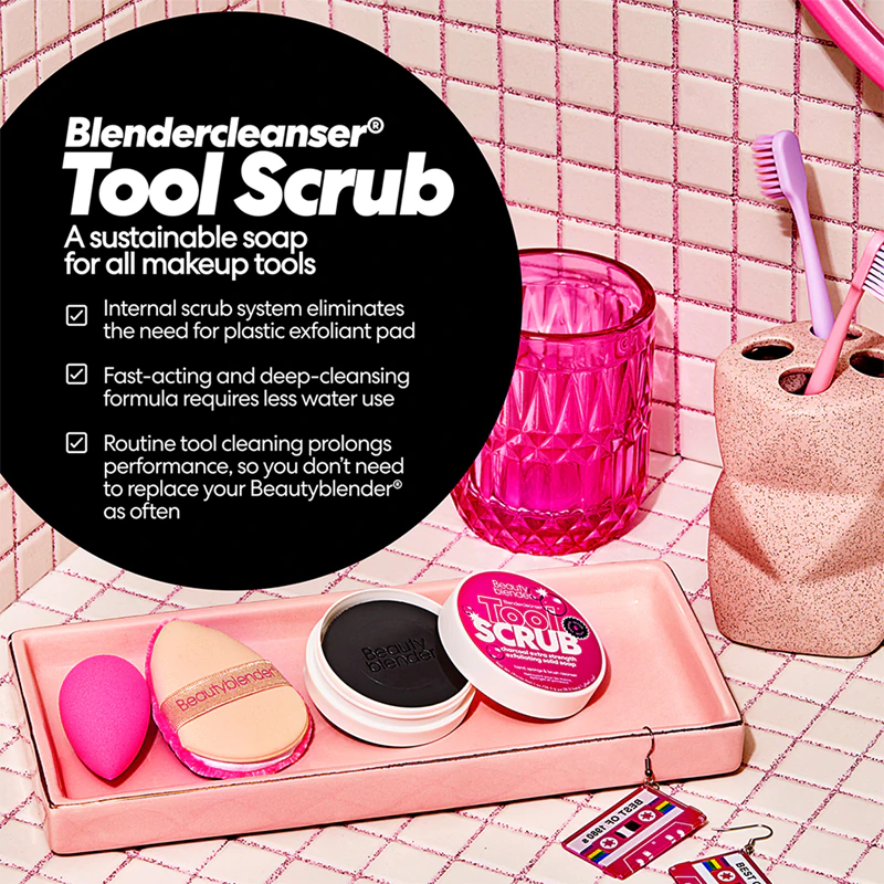 beautyblender® Tool Scrub Mydlo s aktívnym uhlím na čistenie štetcov a hubiek na líčenie