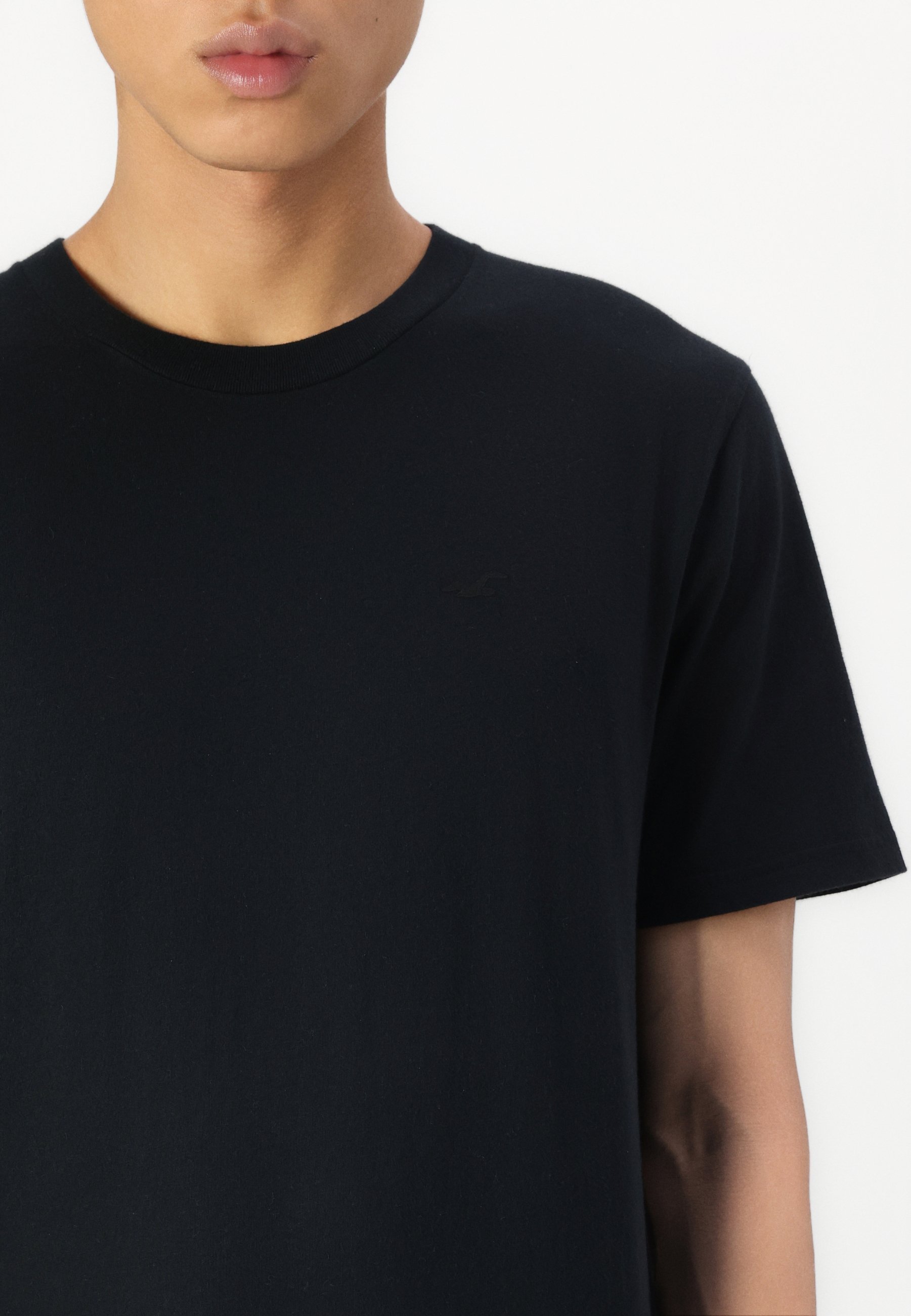 Confezione da 3 t-shirt Hollister Co. Icon Crew - T-shirt basic - bianco/nero/grigio