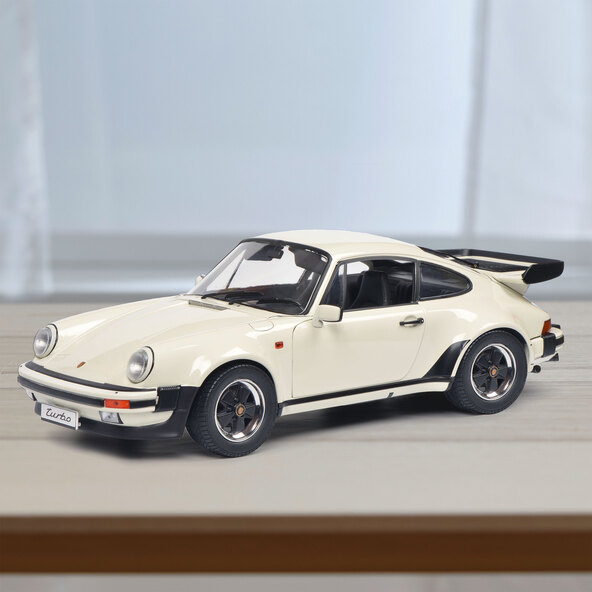 Μοντέλο αυτοκινήτου Porsche Turbo 930 (κλίμακα 1:12), λευκό