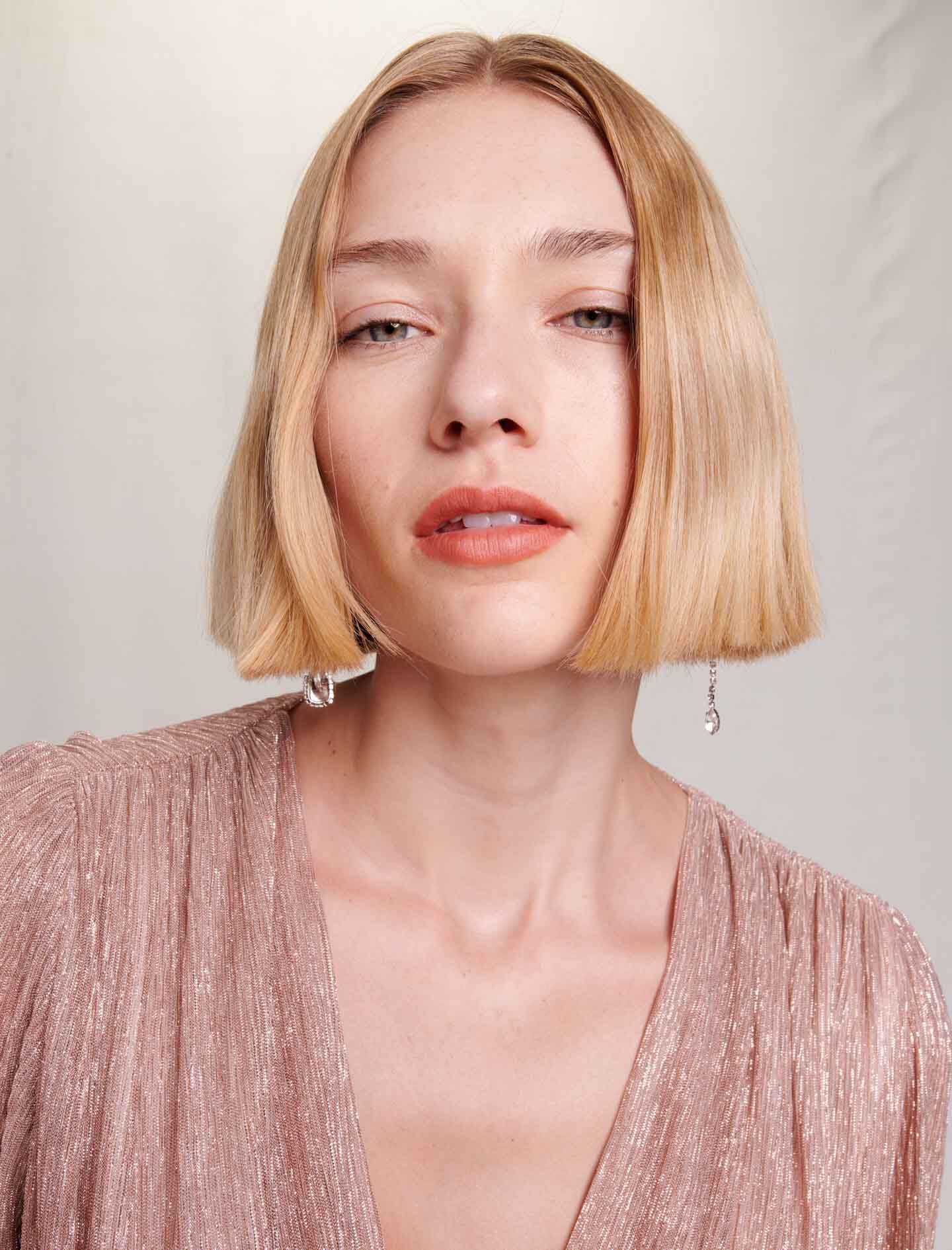 Lange laméjurk met ruches-roze poudré