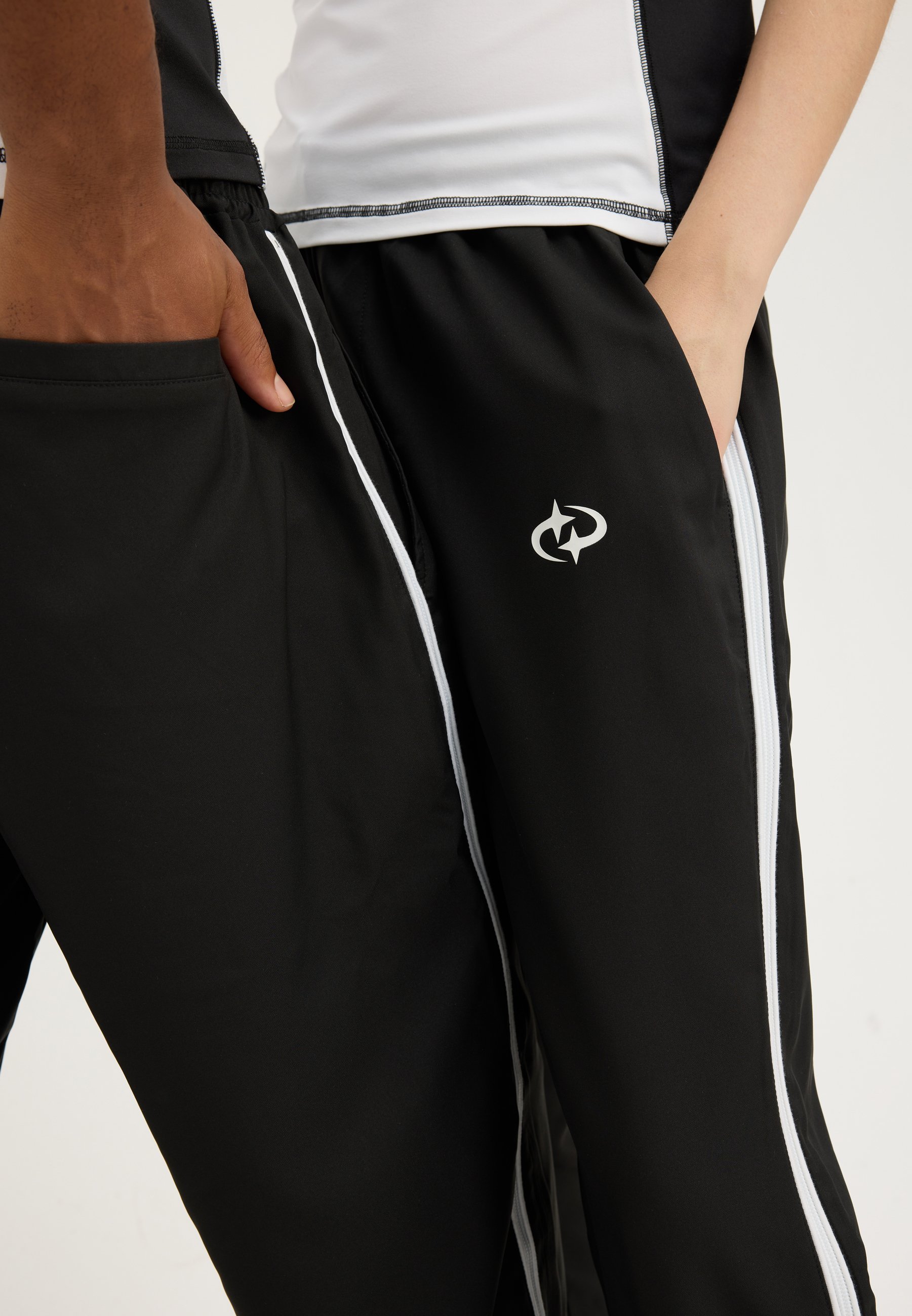 YOURTURN UNISEX - Pantaloni della tuta - neri