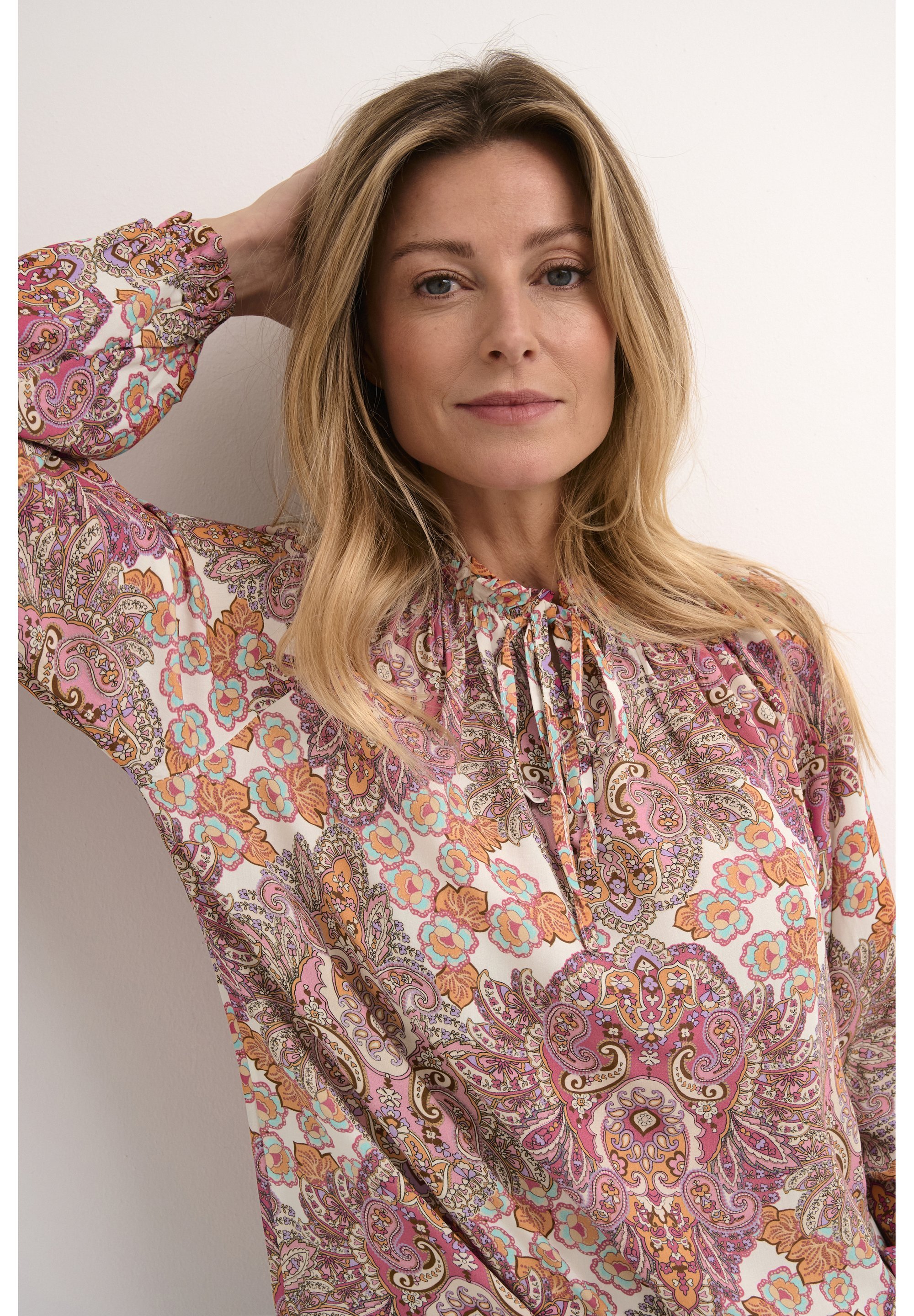 Cremefarbene ASTRA - Bluse - rosa Paisley