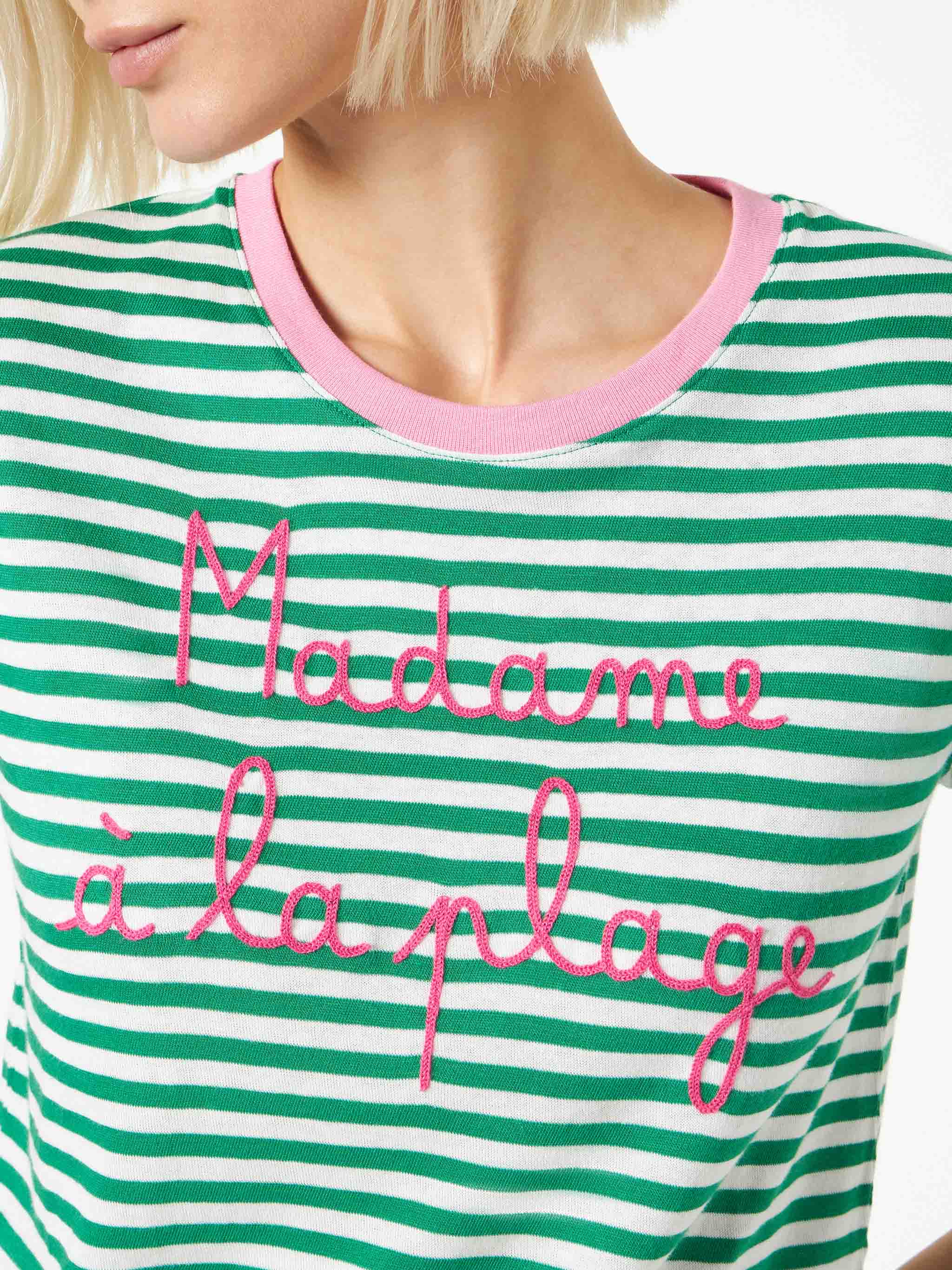 Camiseta verde de algodão com bordado 