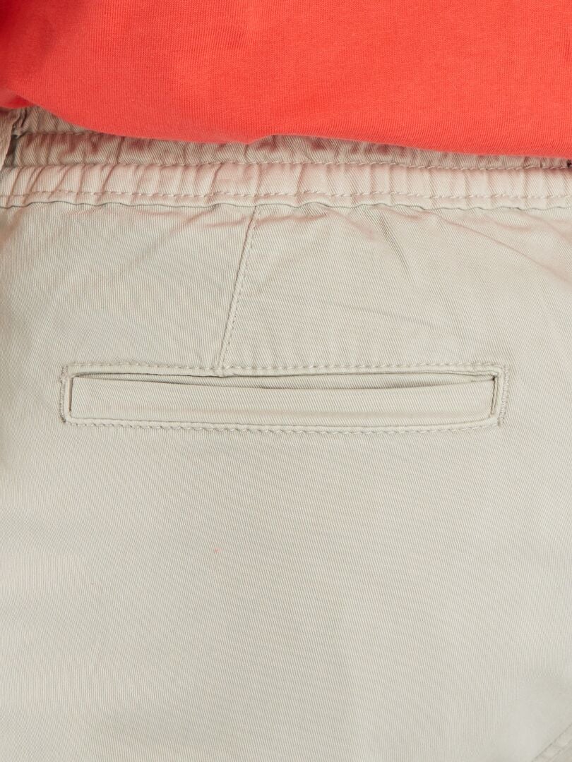 Calças com bolsos - cinza claro